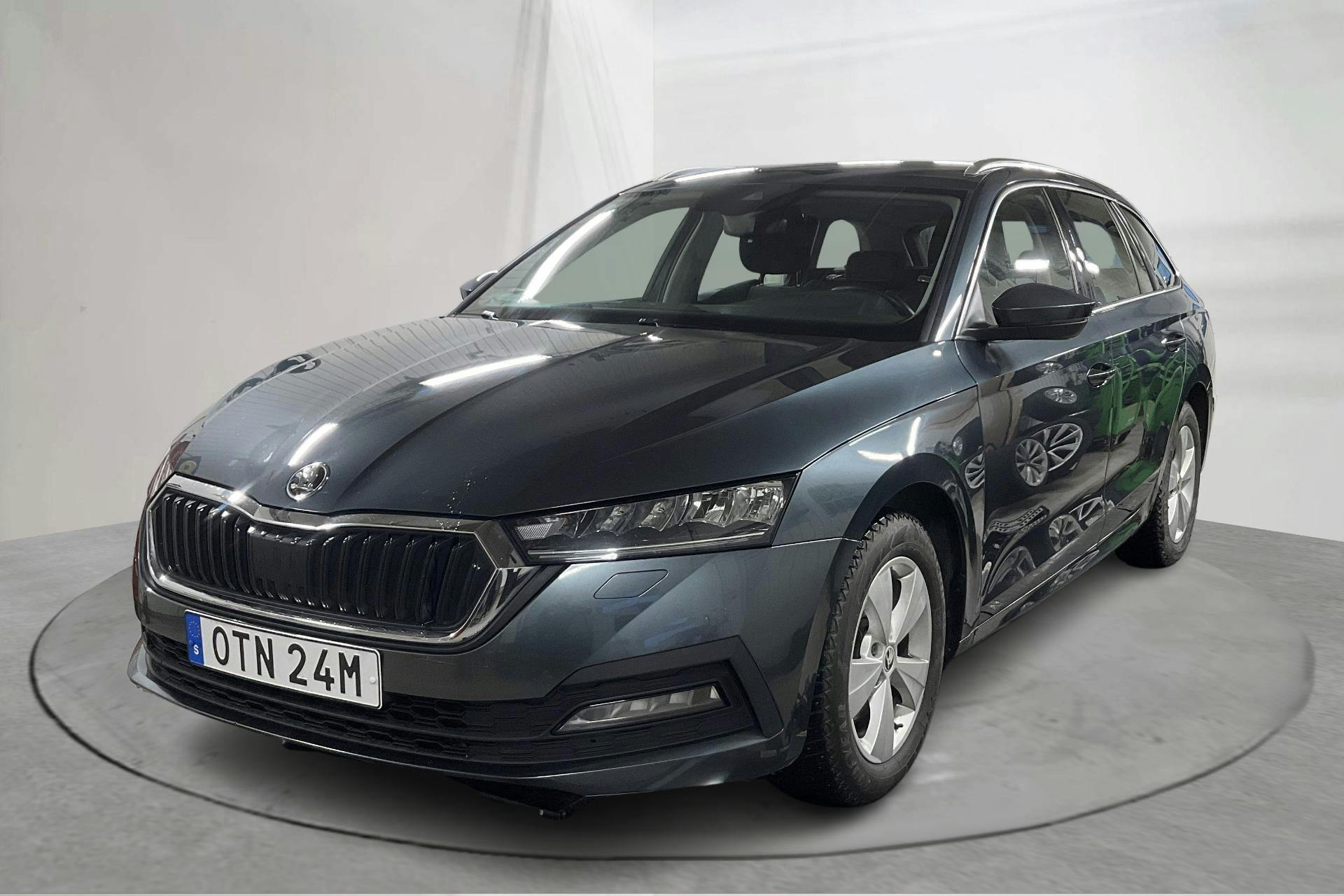 Esitlusfoto 1 aadressil 15: Skoda Octavia 2.0 TDI Combi (150hk) - 105 400 km - Automaatne - hall - 2021