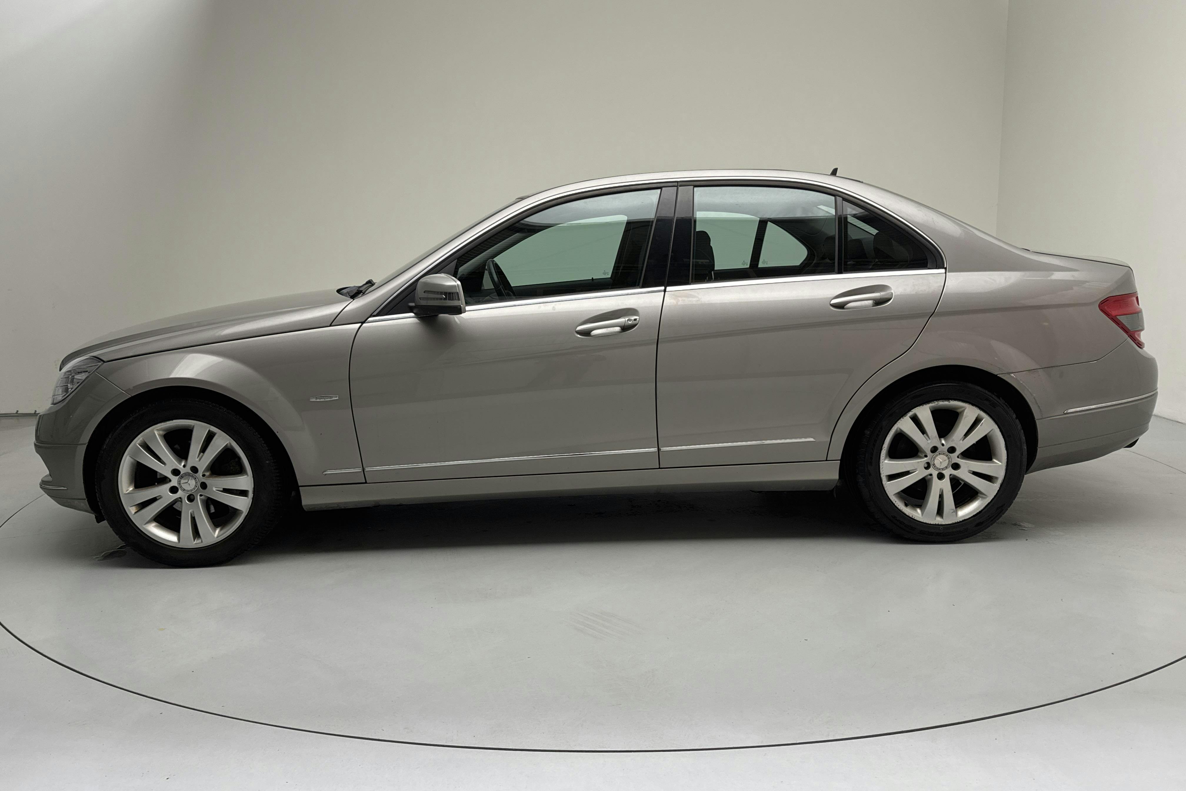 Presentation photo 2 of 11: Mercedes C 180 Kompressor W204 (156hk) - 150 120 km - Automatic - silver - 2009