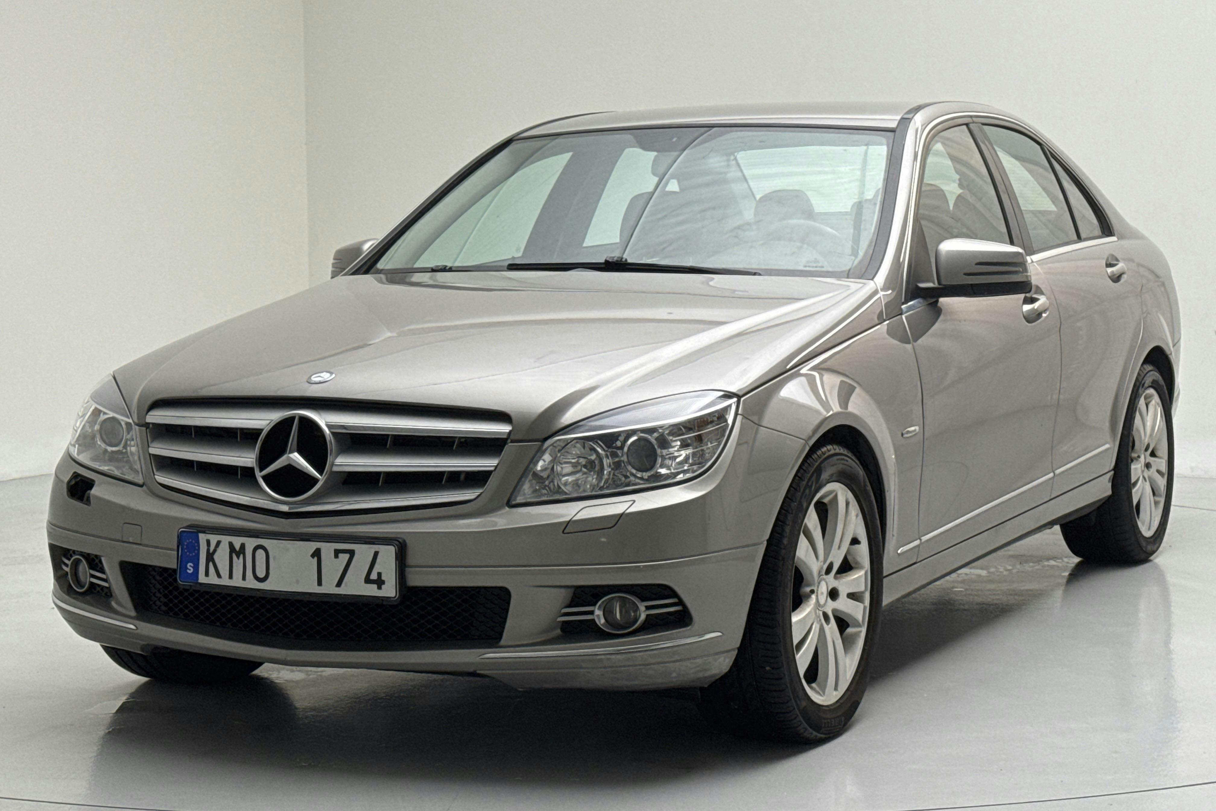 Presentation photo 1 of 11: Mercedes C 180 Kompressor W204 (156hk) - 150 120 km - Automatic - silver - 2009