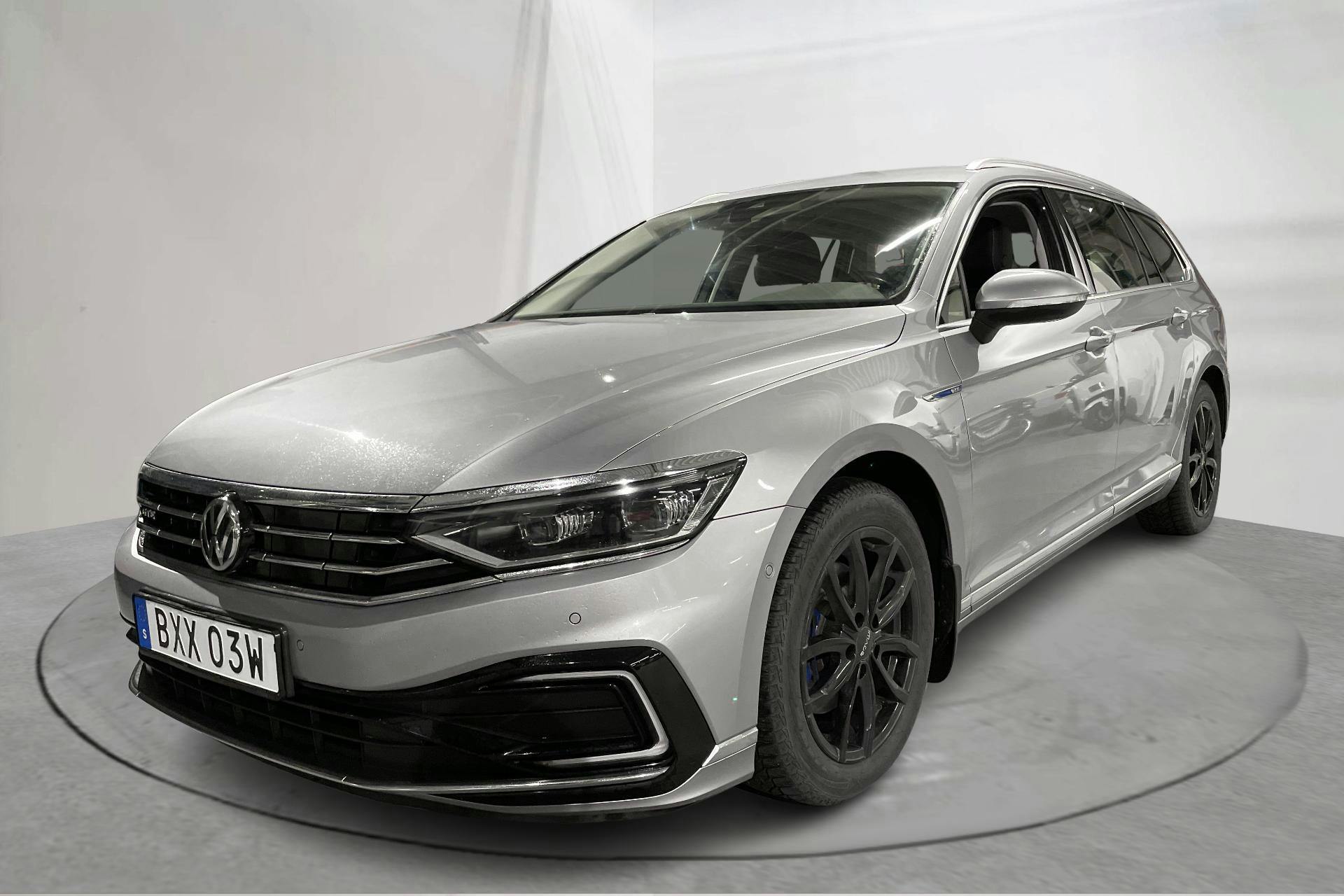 Esittelykuva 1 osoitteesta 18: VW Passat 1.4 GTE Sportscombi (218hk) - 210 220 km - Automaattinen - hopea - 2020