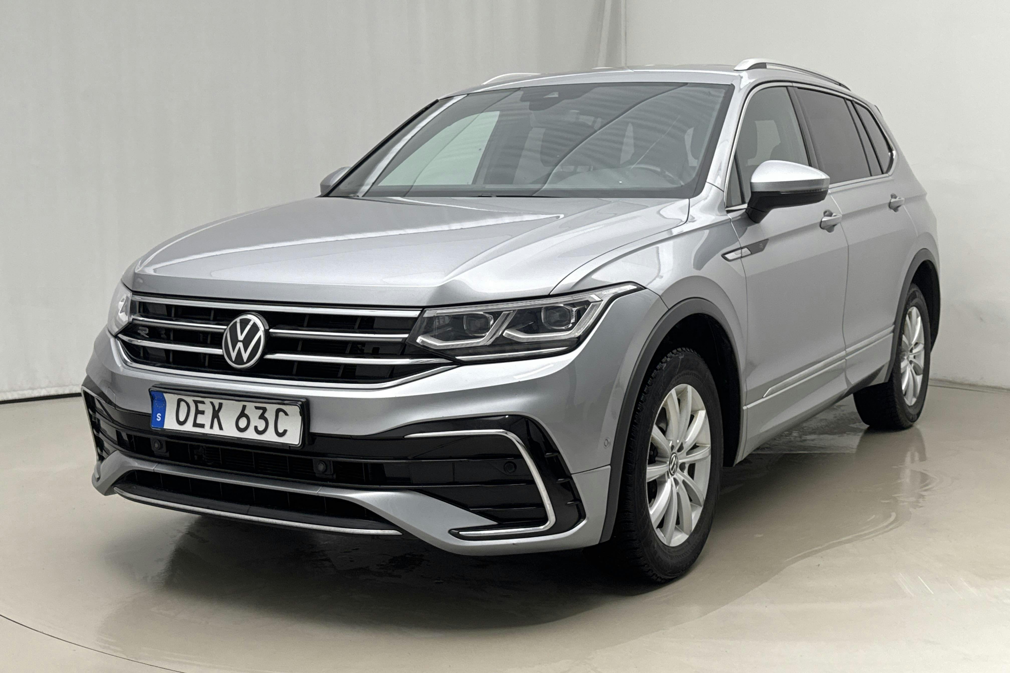 Presentationsfoto 1 av 23: VW Tiguan Allspace 2.0 TDI 4MOTION (200hk) - 12 028 mil - Automat - silver - 2022