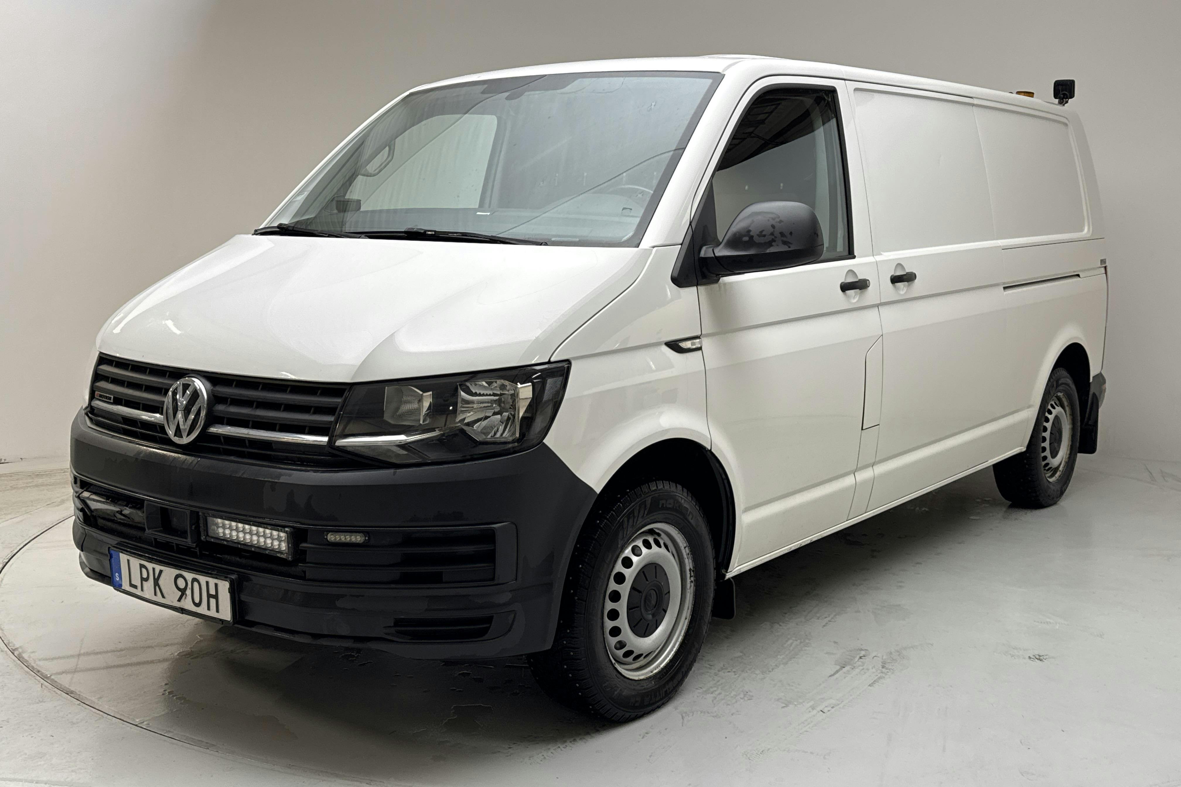 Presentation photo 1 of 14: VW Transporter T6 2.0 TDI BMT Skåp 4MOTION (150hk) - 148 390 km - Manual - white - 2019