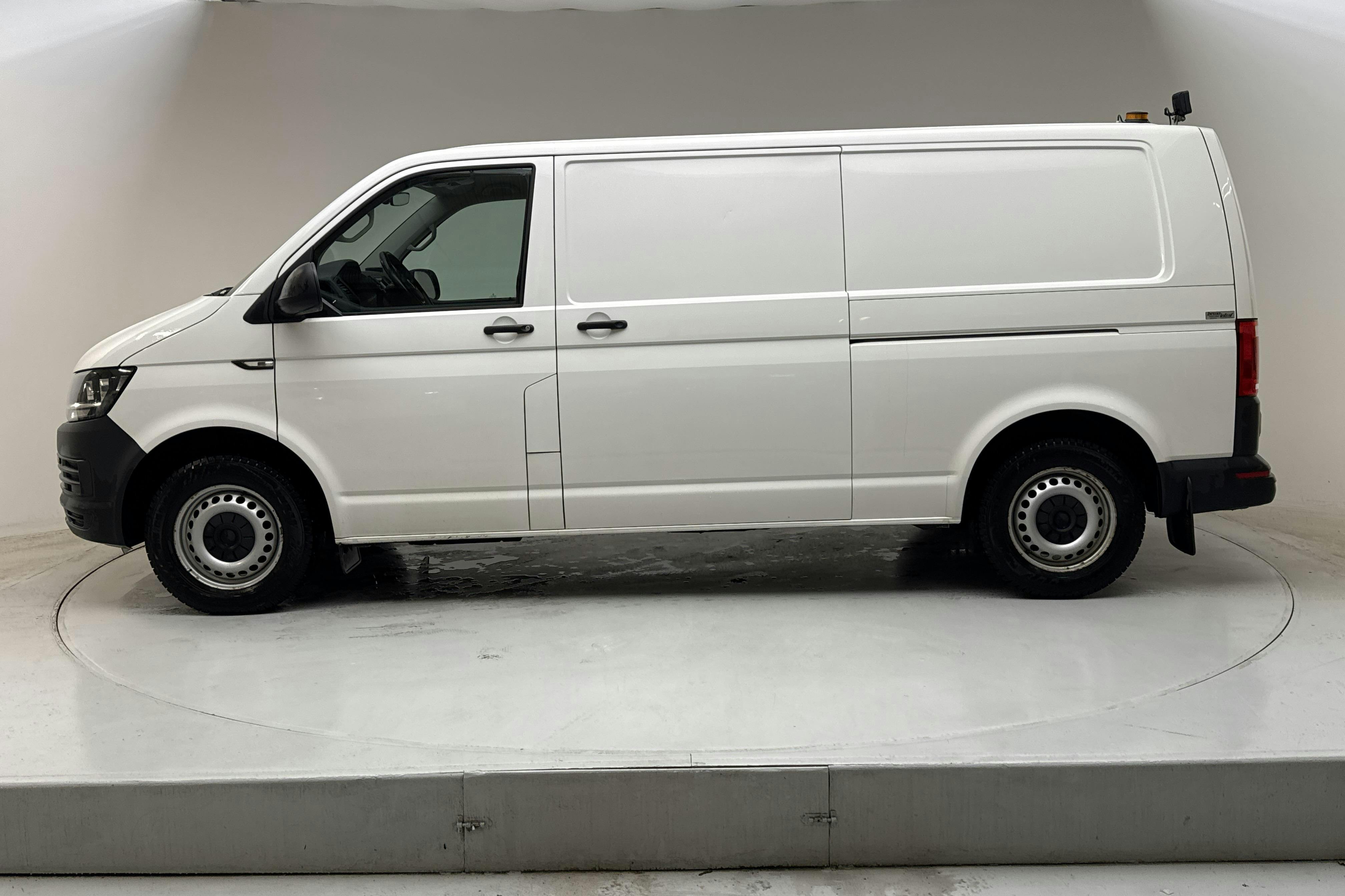 Presentation photo 2 of 14: VW Transporter T6 2.0 TDI BMT Skåp 4MOTION (150hk) - 148 390 km - Manual - white - 2019