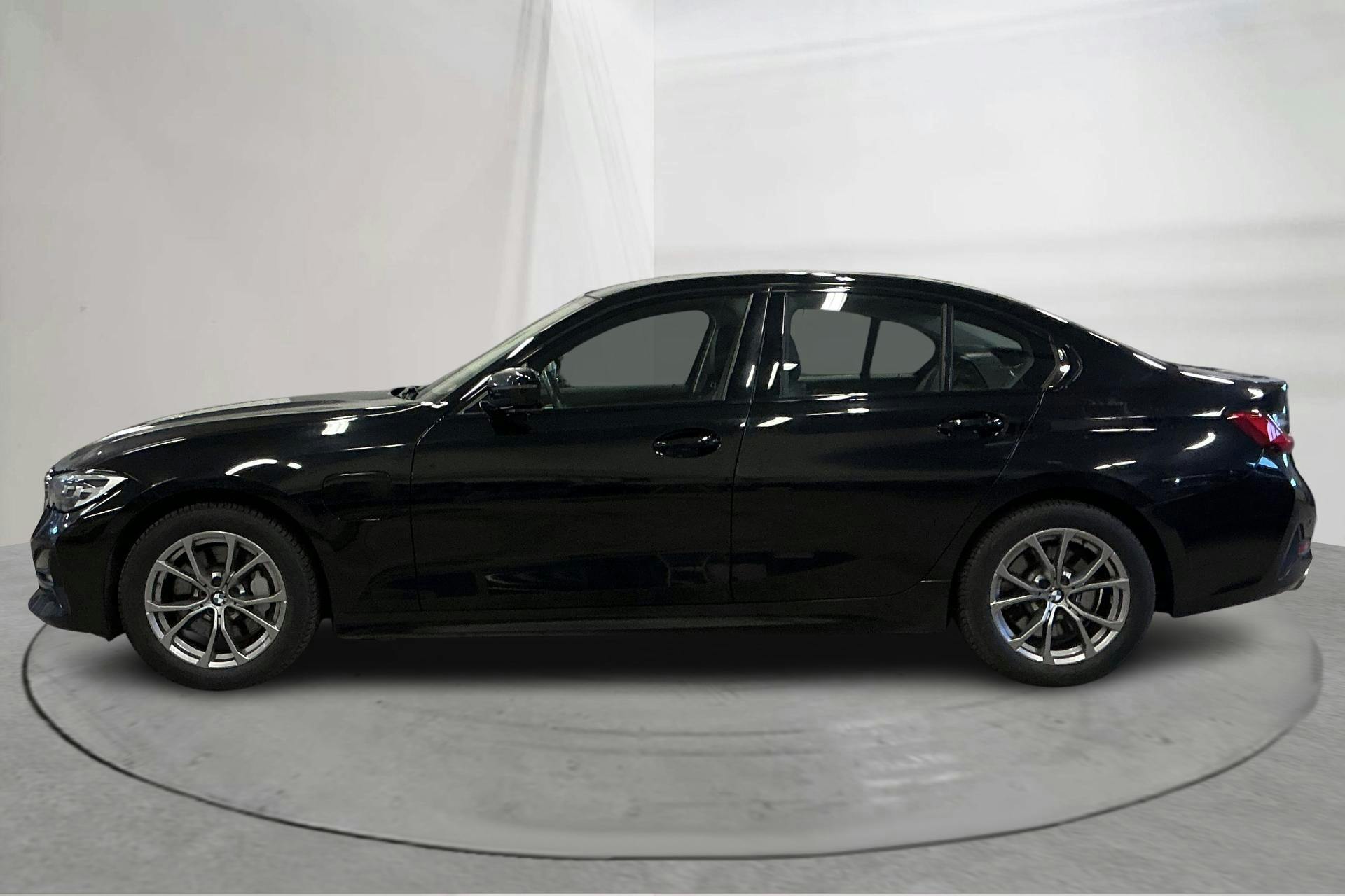 Presentation photo 2 of 20: BMW 330e Sedan, G20 (292hk) - 149 090 km - Automatic - black - 2020