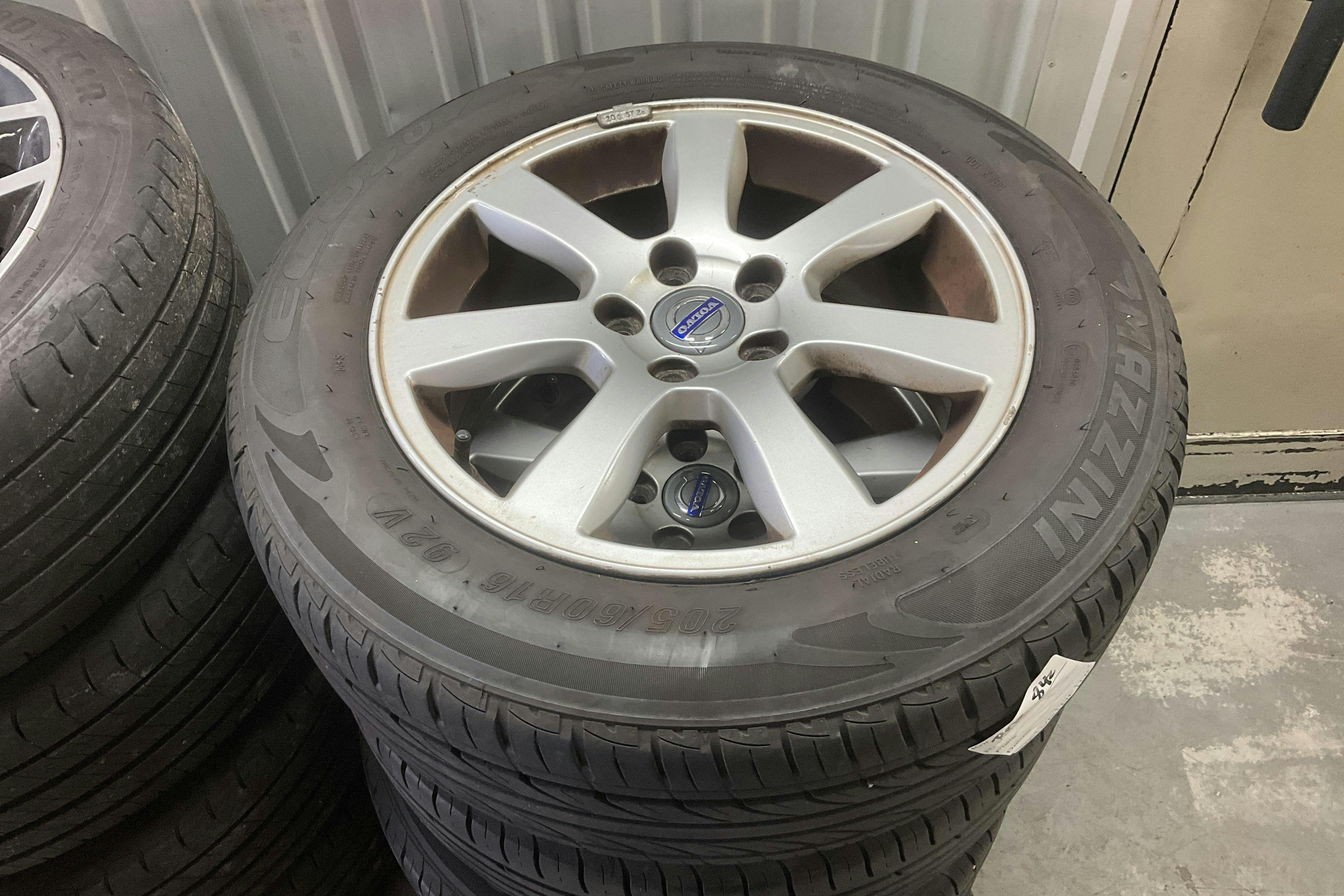 Esitlusfoto 12 aadressil 12: Volvo V70 II D2 (115hk) - 209 850 km - Automaatne - must - 2014