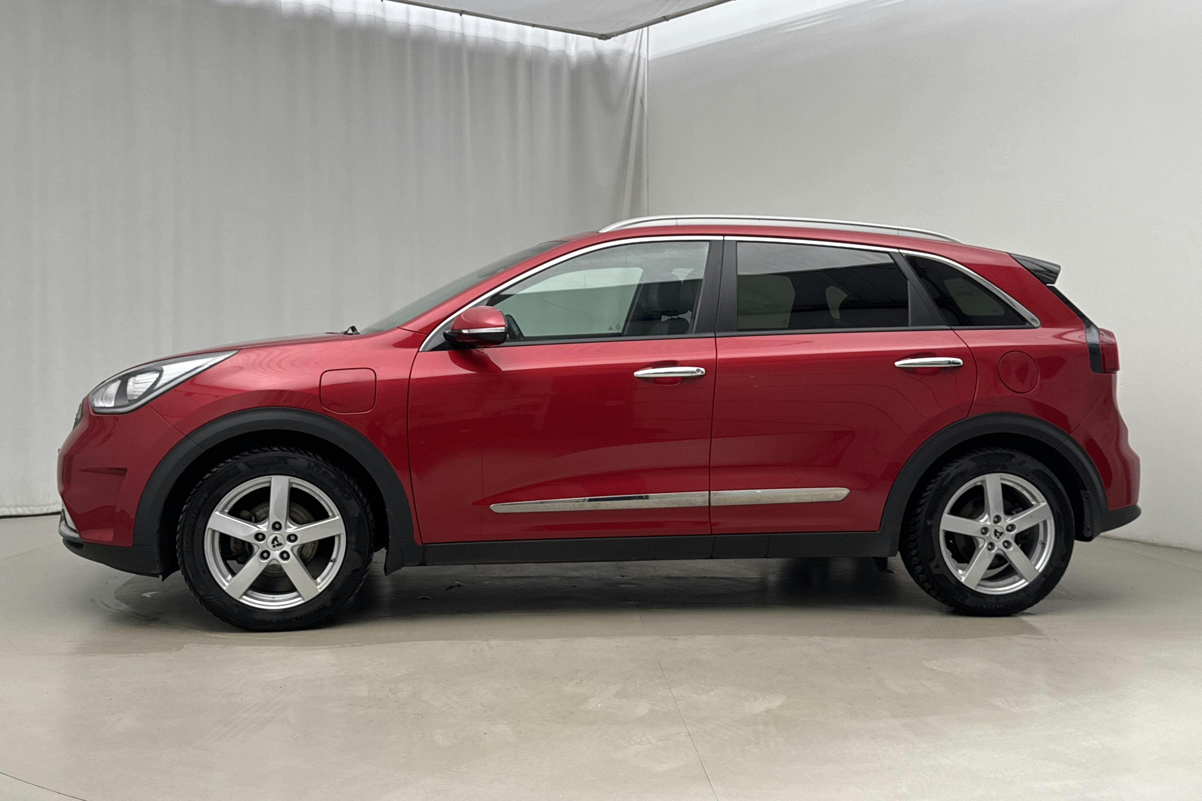 Presentation photo 2 of 22: KIA Niro Plug-in Hybrid 1.6 (141hk) - 99 600 km - Automatic - red - 2019