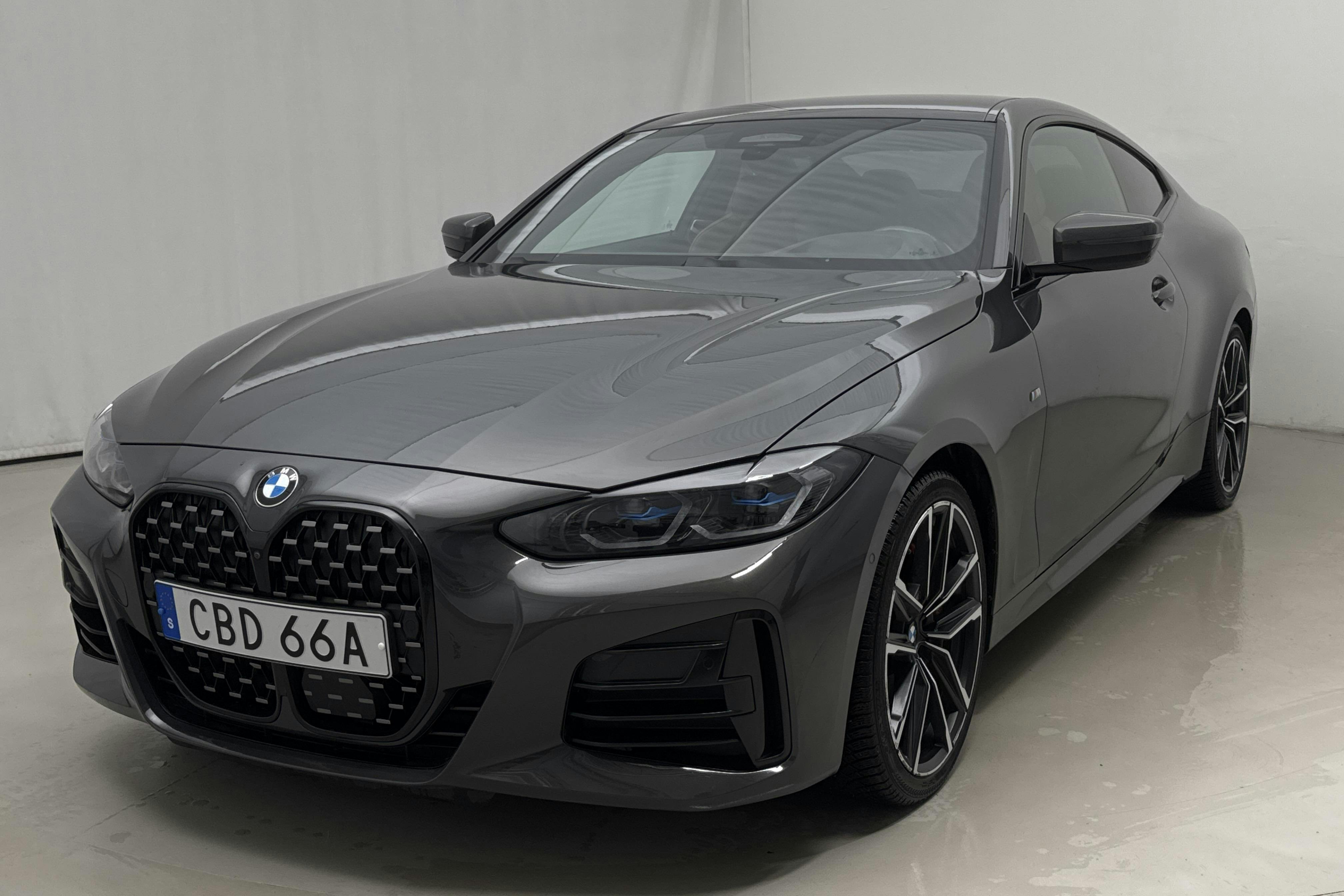 Presentationsfoto 1 av 21: BMW M440i xDrive Coupé, G22 (374hk) - 5 191 mil - Automat - grå - 2023