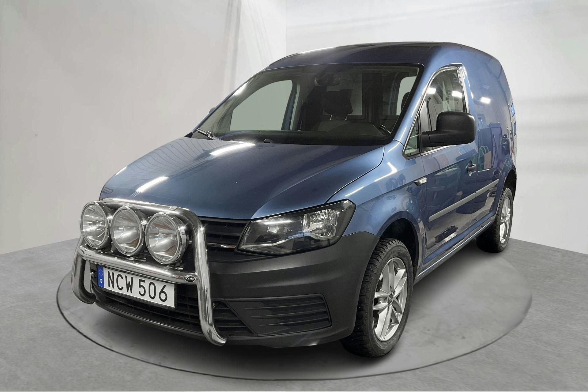 Presentationsfoto 1 av 14: VW Caddy 2.0 TDI Skåp 4MOTION (122hk) - 10 018 mil - Manuell - Light Blue - 2016