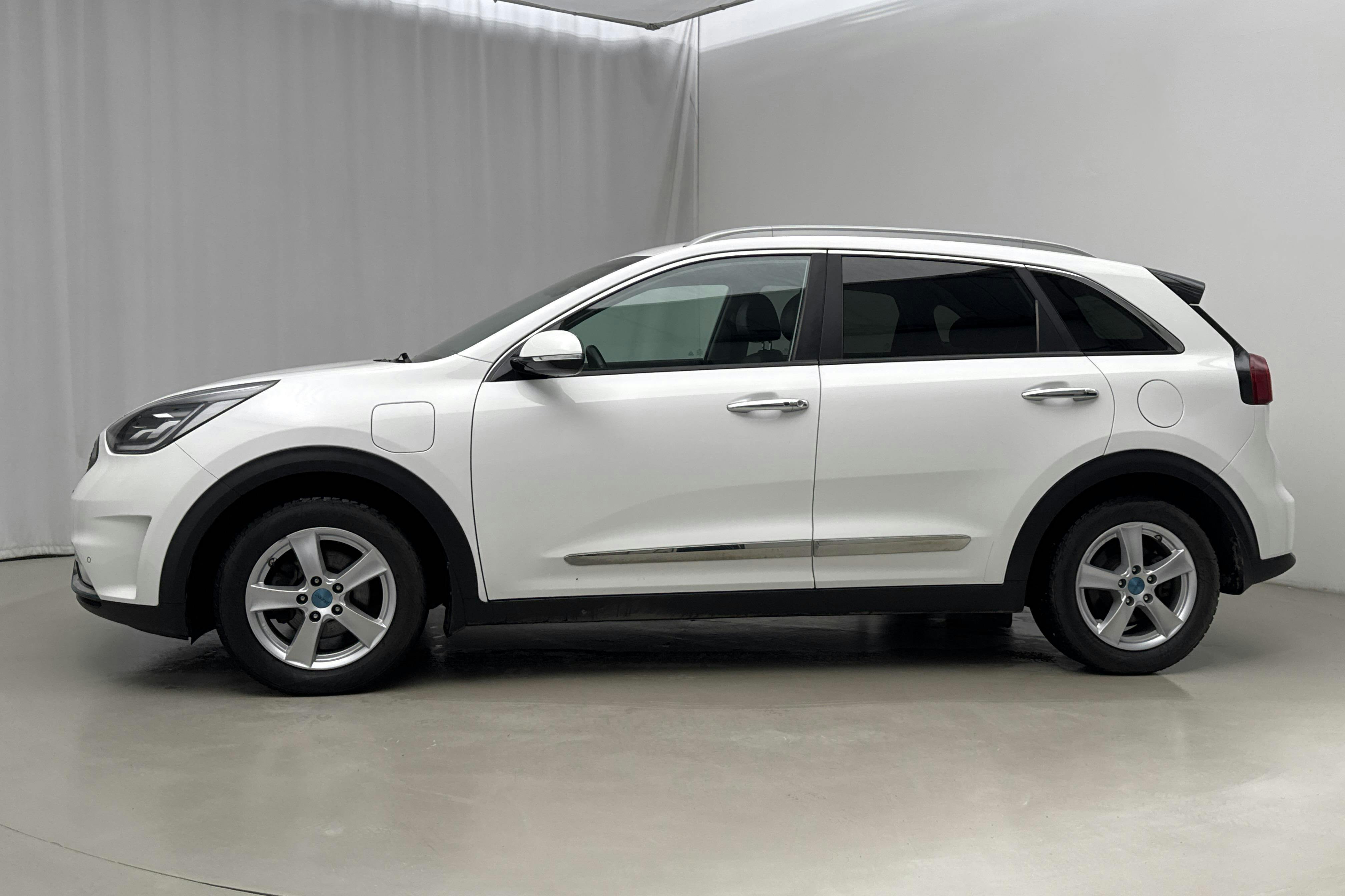 Esitlusfoto 2 aadressil 22: KIA Niro Plug-in Hybrid 1.6 (141hk) - 36 130 km - Automaatne - valge - 2018