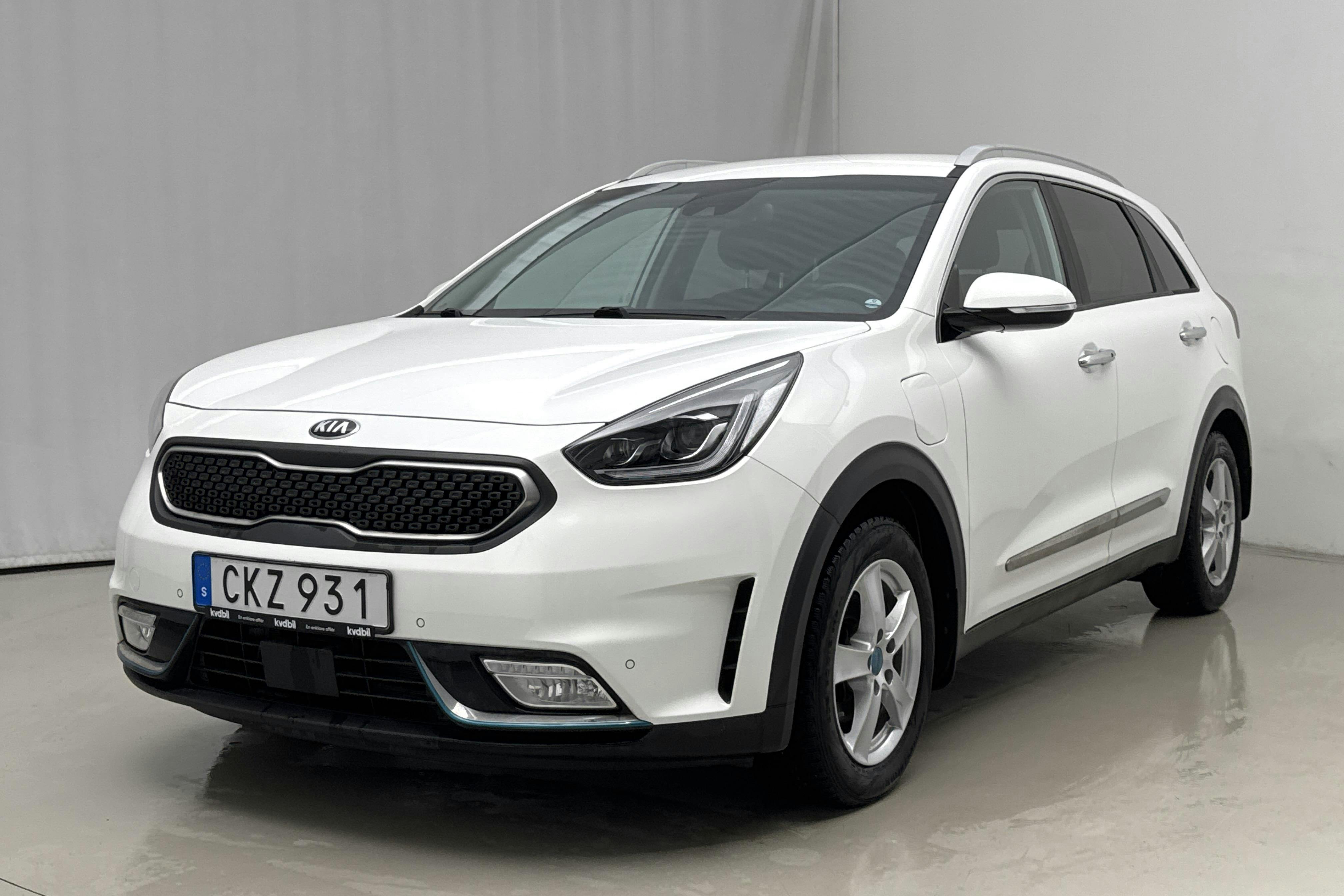 Zdjęcie prezentacyjne 1 z 23: KIA Niro Plug-in Hybrid 1.6 (141hk) - 30 550 km - Automatyczna - biały - 2018