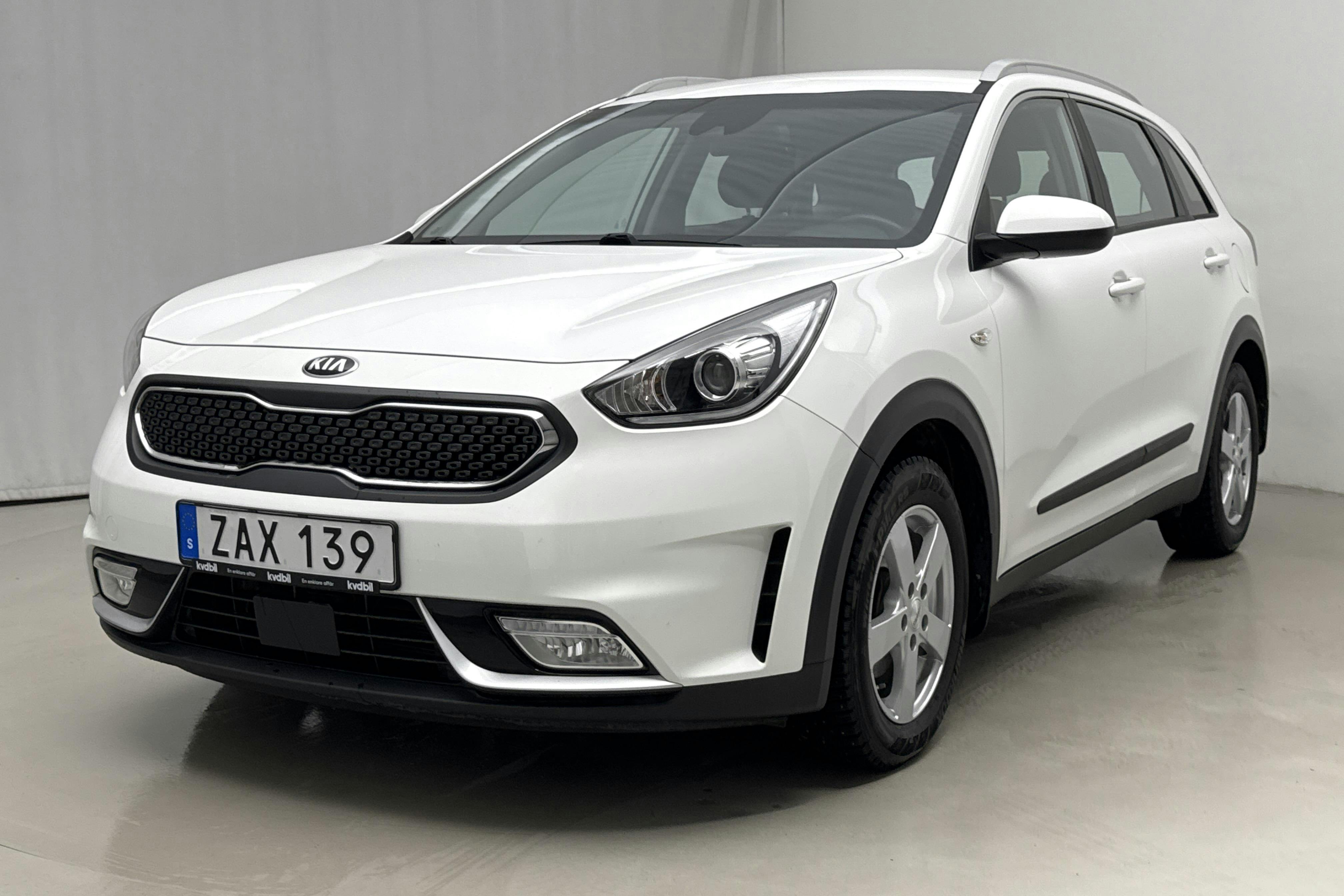 Esitlusfoto 1 aadressil 16: KIA Niro Hybrid 1.6 (141hk) - 26 120 km - Automaatne - valge - 2018