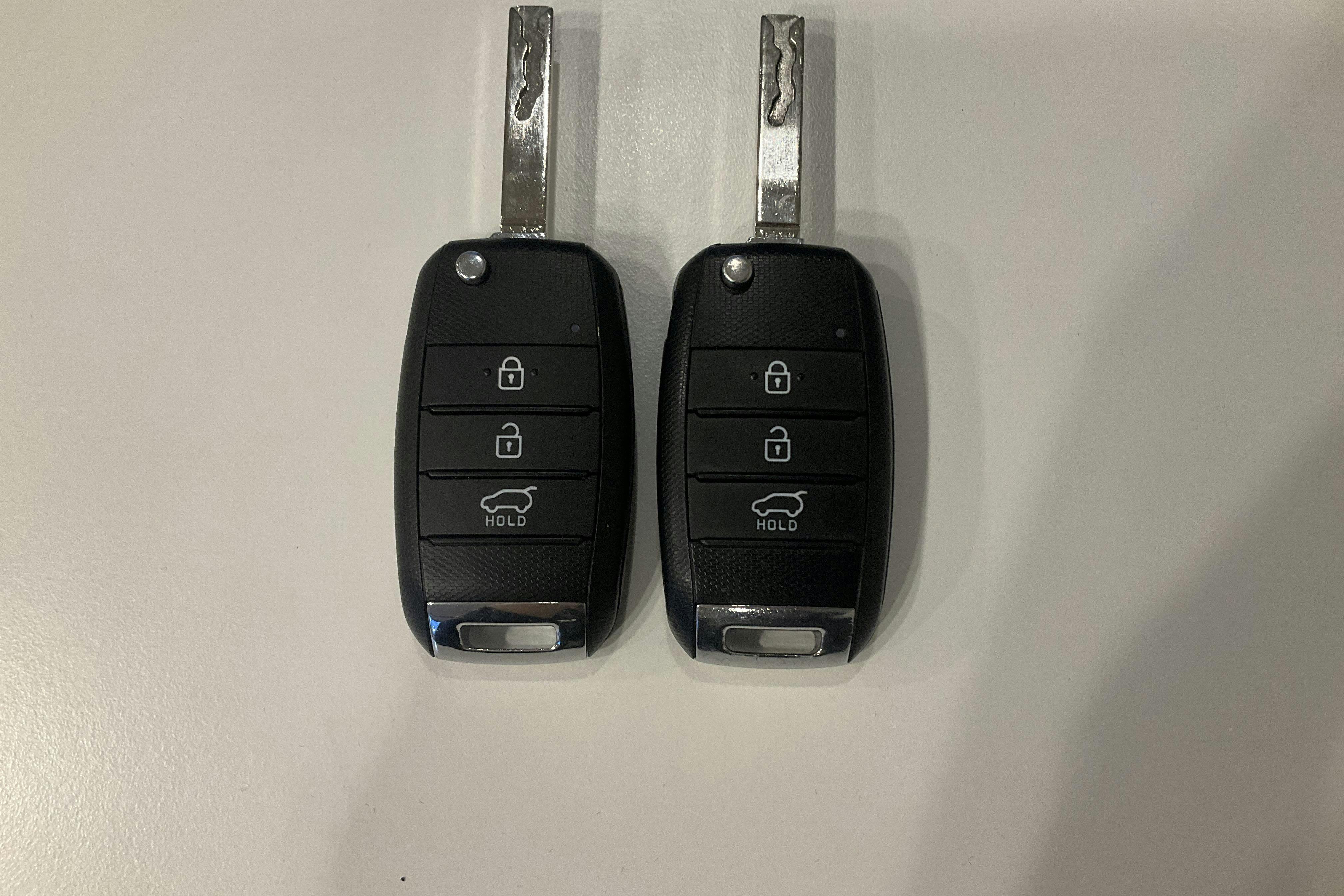 Esitlusfoto 16 aadressil 16: KIA Niro Hybrid 1.6 (141hk) - 26 120 km - Automaatne - valge - 2018