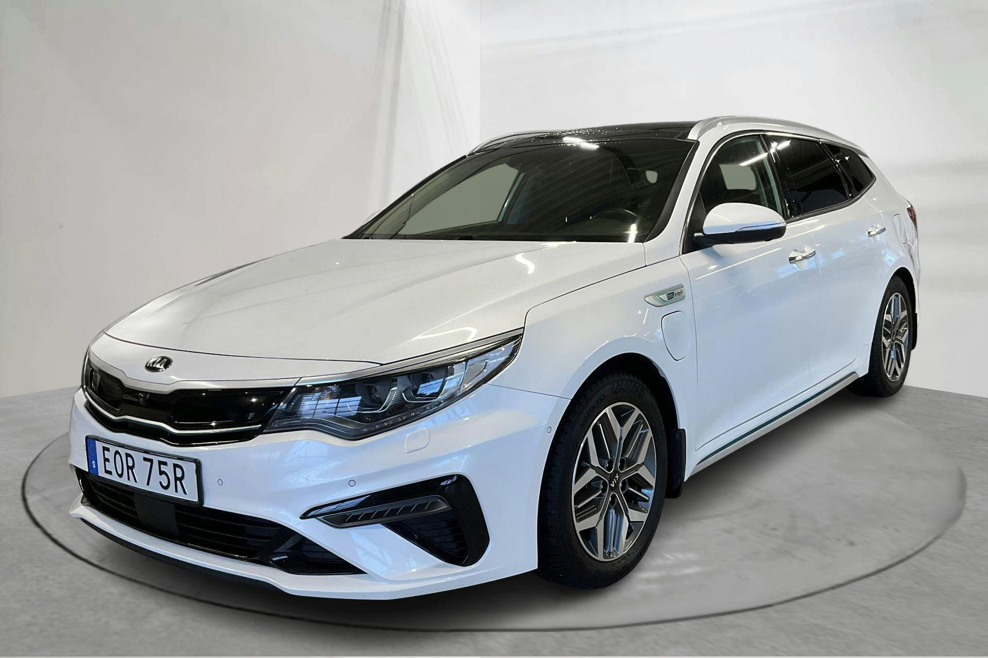 Presentation photo 1 of 22: KIA Optima 2.0 GDi Plug-in Hybrid SW (205hk) - 107 970 km - Automatic - white - 2020