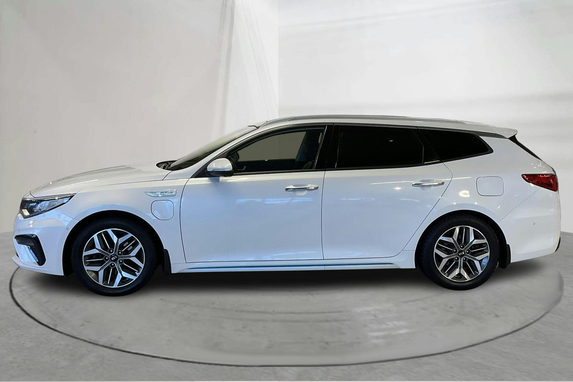 Presentation photo 2 of 22: KIA Optima 2.0 GDi Plug-in Hybrid SW (205hk) - 107 970 km - Automatic - white - 2020