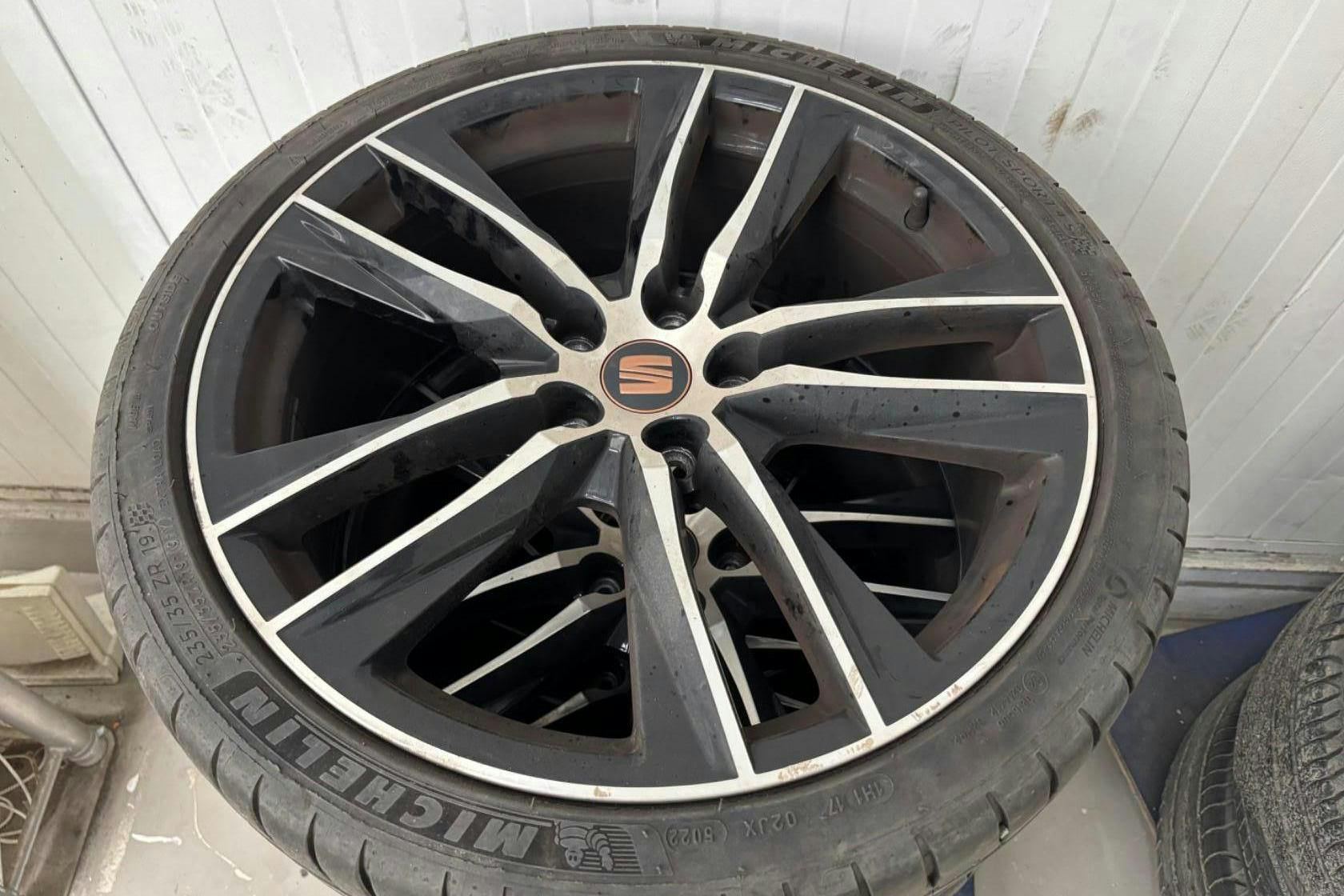 Presentationsfoto 25 av 25: Seat Leon 2.0 TSI Cupra ST 4Drive (300hk) - 9 004 mil - Automat - vit - 2020