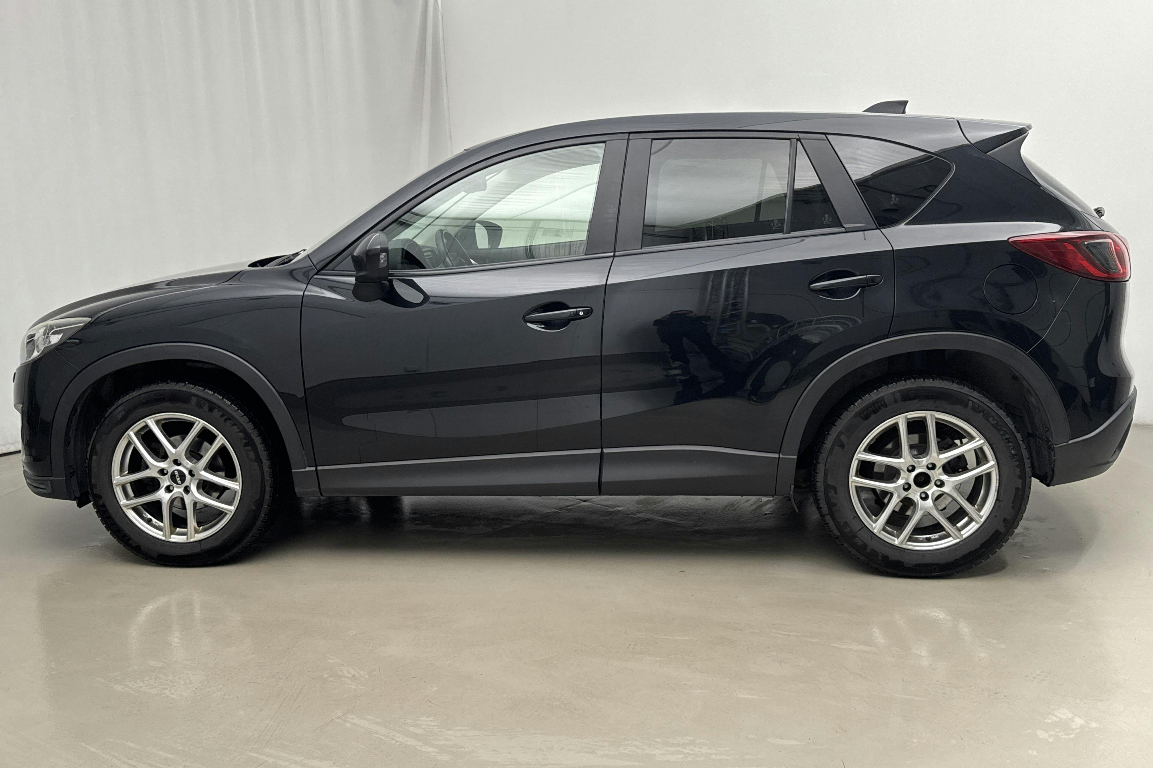 Präsentationsfoto 2 von 14: Mazda CX-5 2.2 DE AWD (175hk) - 161 680 Kilometer - Verkaufsautomat - Schwarz - 2014