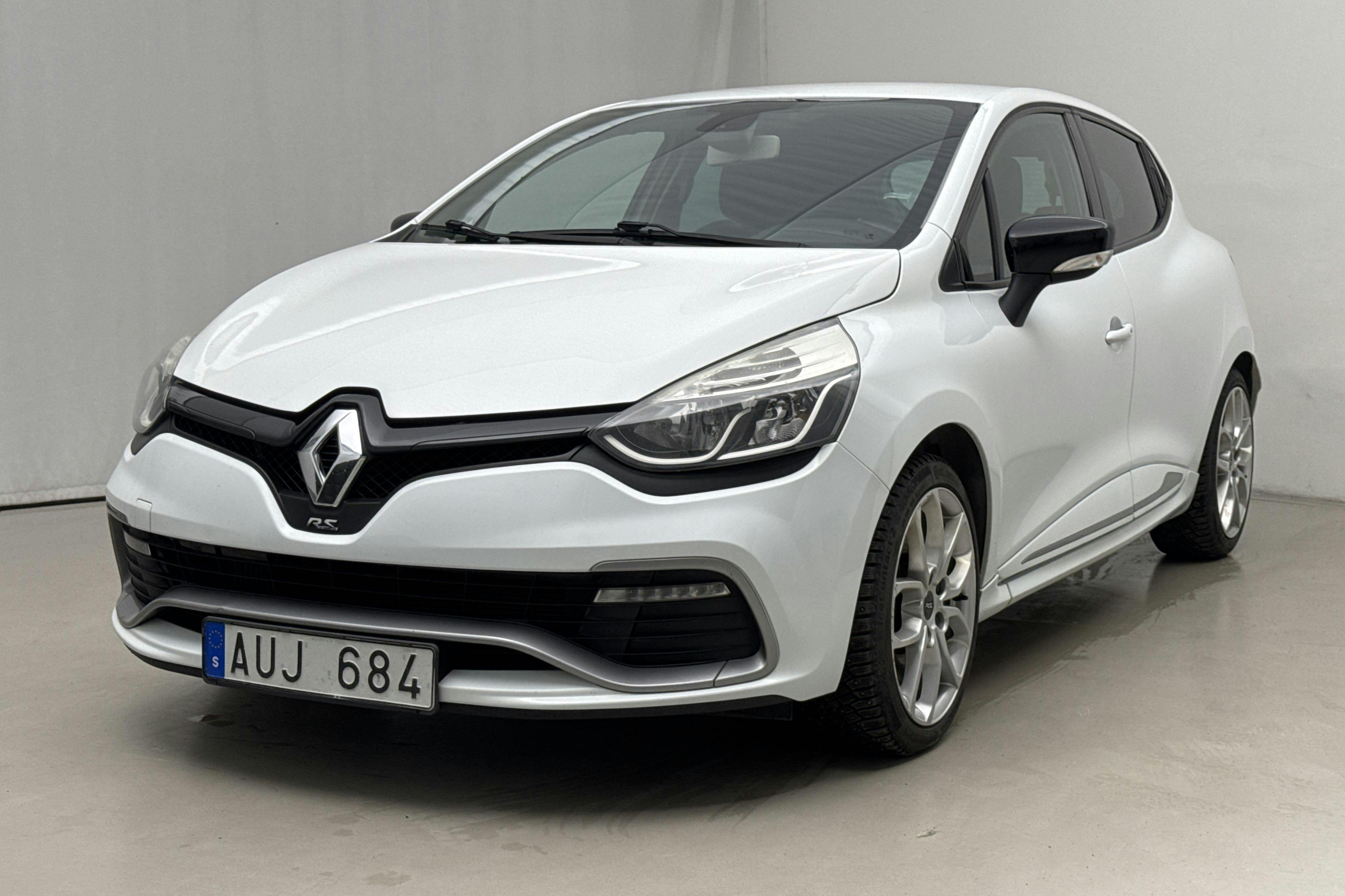 Presentation photo 1 of 19: Renault Clio IV R.S. 200 (200hk) - 145 780 km - Automatic - white - 2014