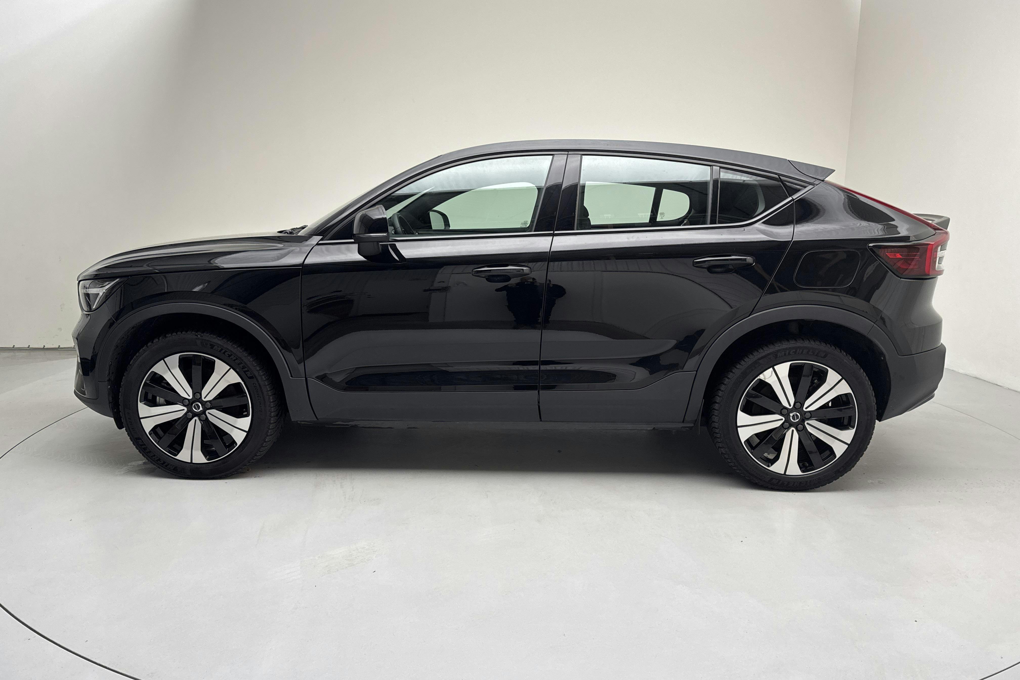 Presentationsfoto 2 av 19: Volvo C40 Recharge (231hk) - 6 396 mil - Automat - svart - 2023