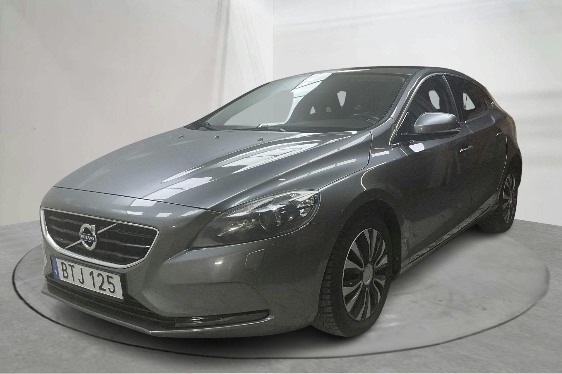 Presentationsfoto 1 av 13: Volvo V40 D2 (115hk) - 18 647 mil - Automat - grå - 2015