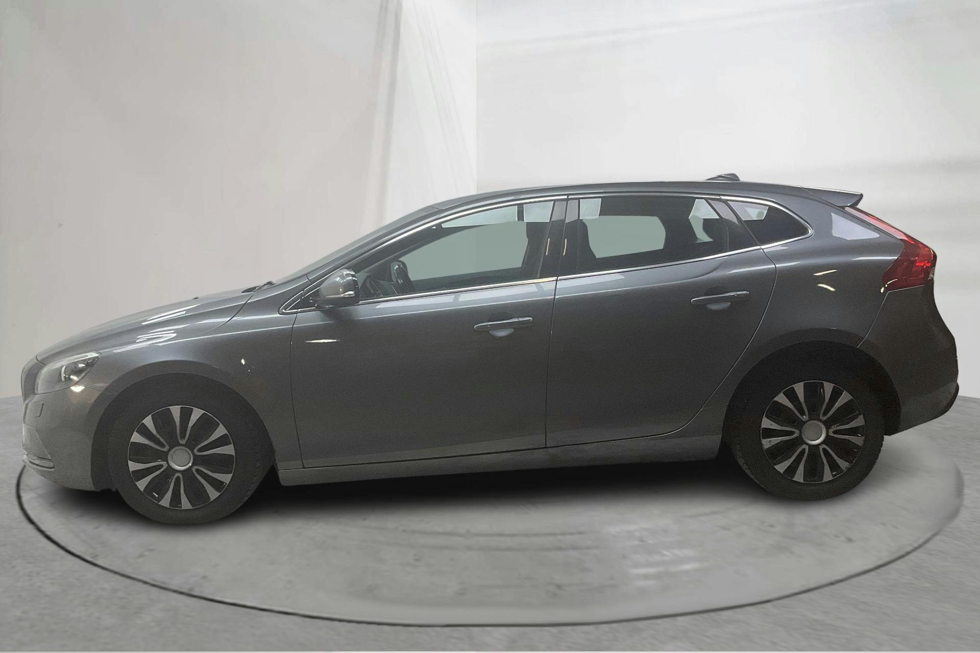 Presentationsfoto 2 av 13: Volvo V40 D2 (115hk) - 18 647 mil - Automat - grå - 2015