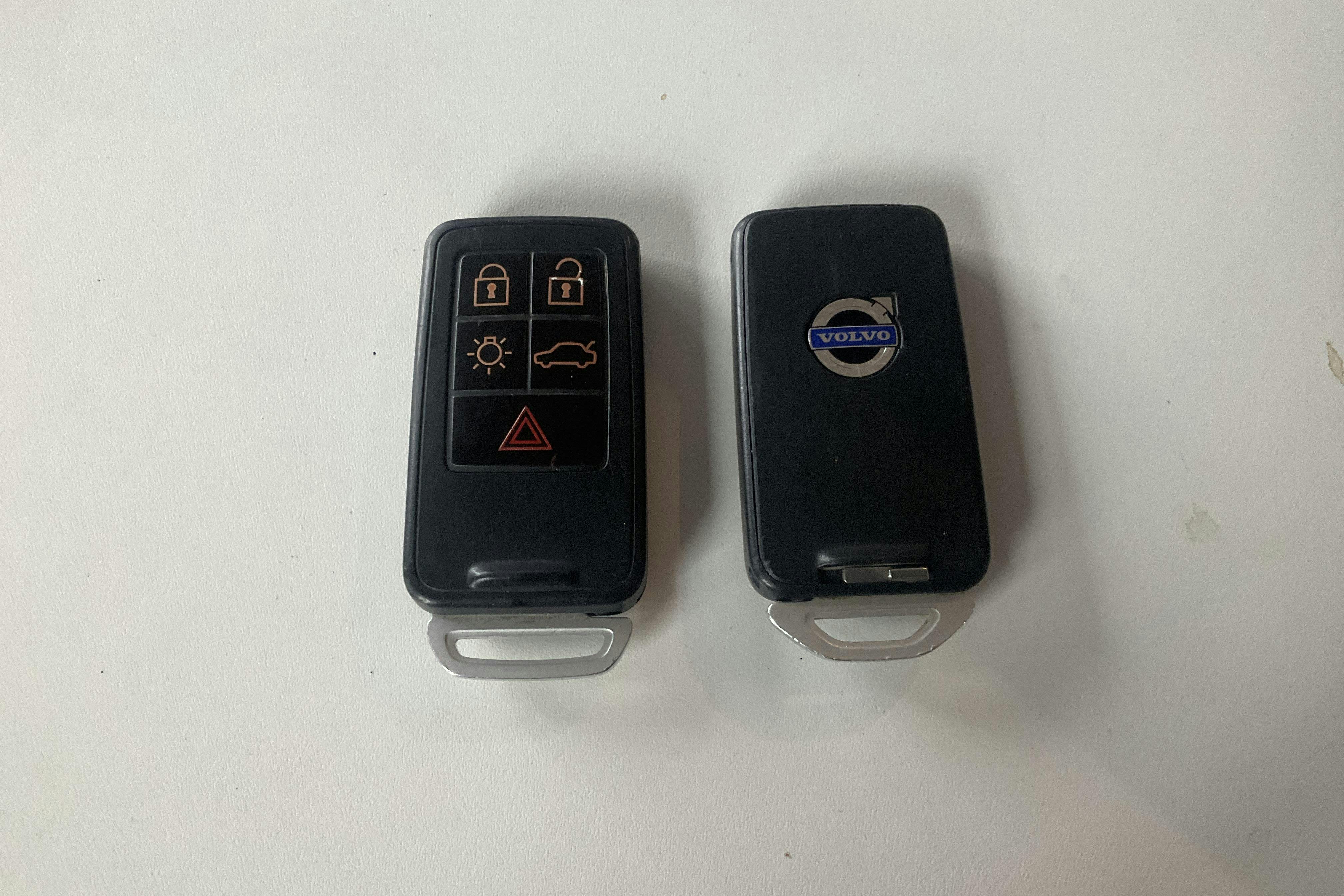 Presentation photo 15 of 15: Volvo V60 D4 AWD (181hk) - 199 050 km - Automatic - white - 2015