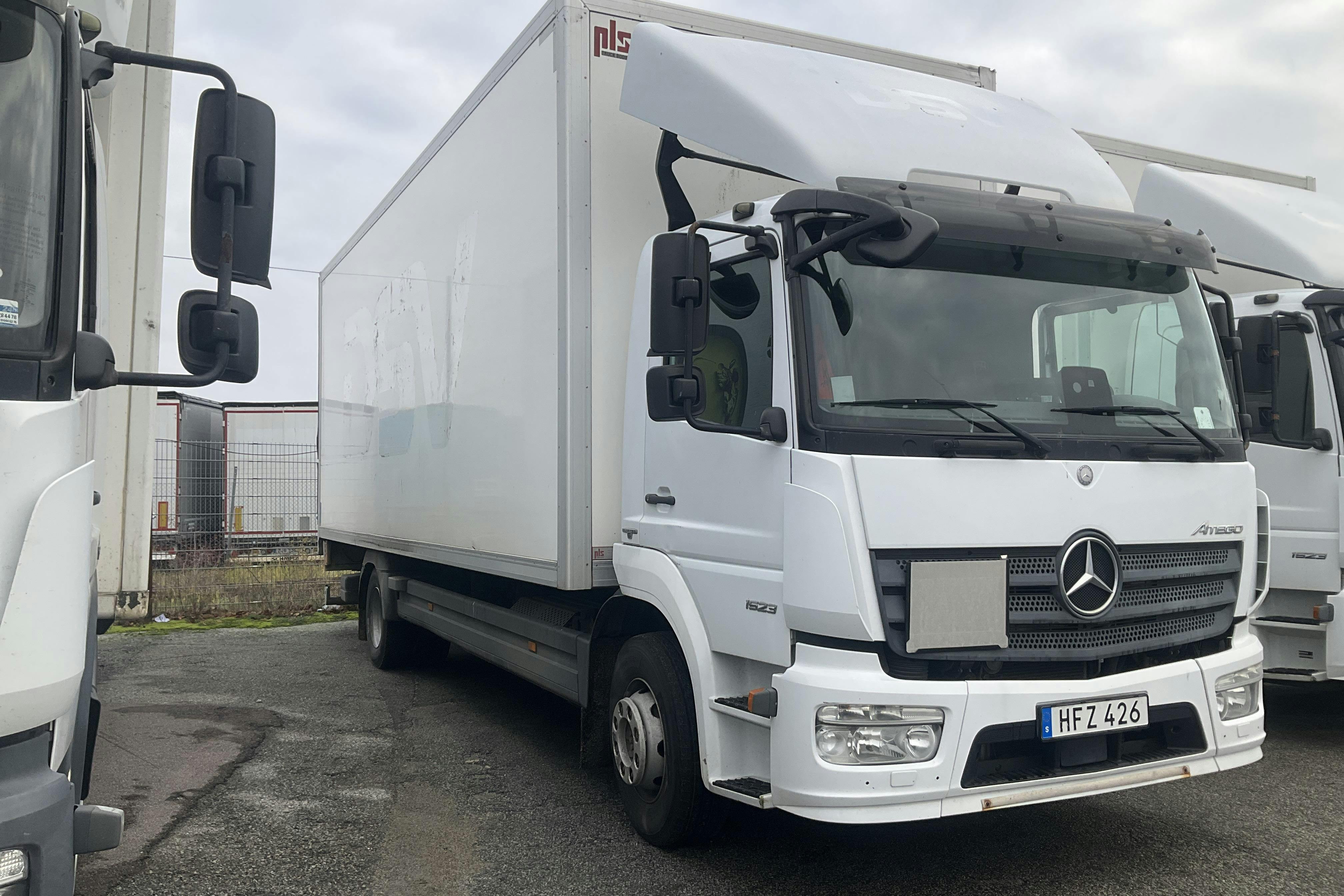 Zdjęcie prezentacyjne 2 z 22: MERCEDES ATEGO - 284 879 km - Automatyczna - biały - 2017