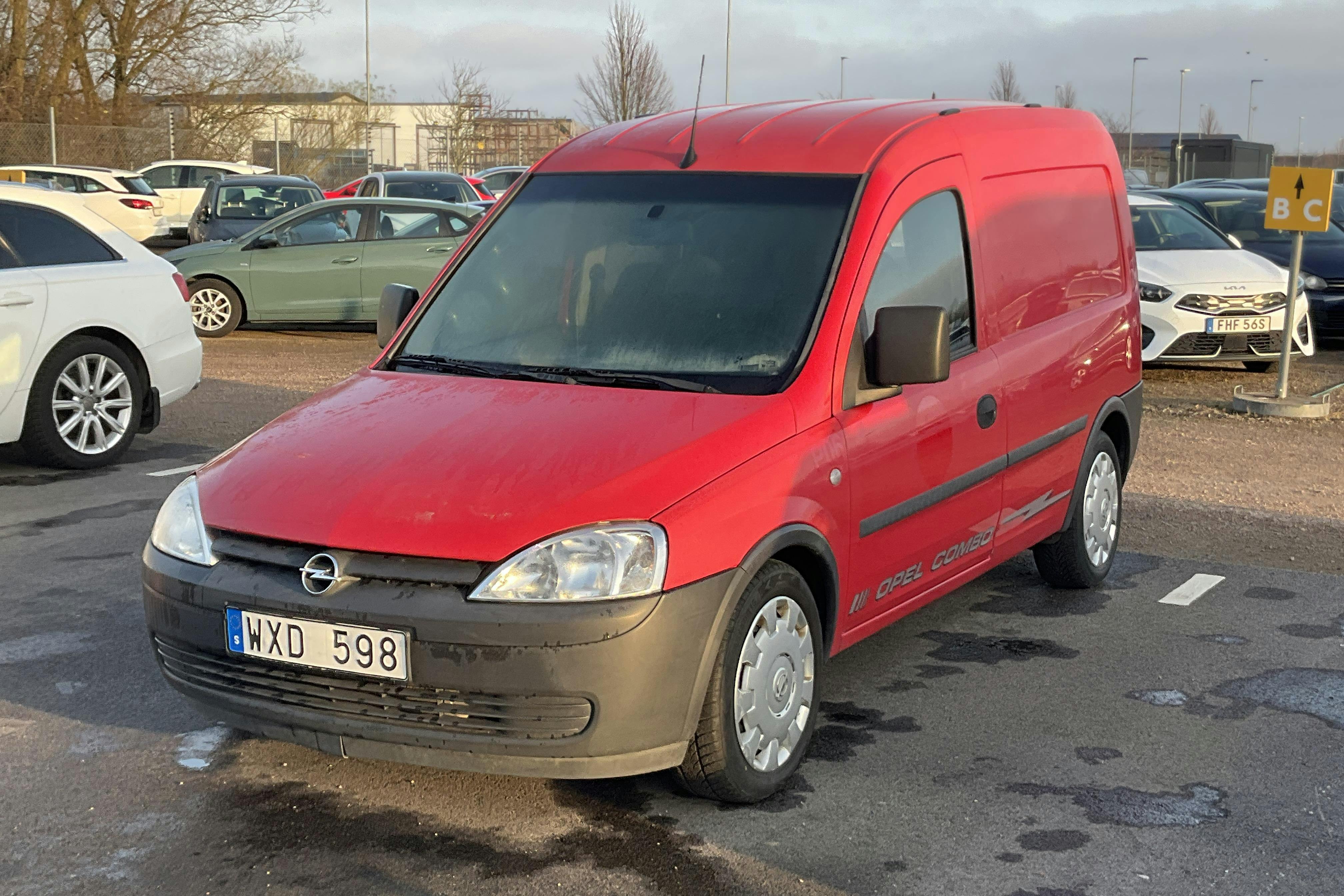 Presentationsfoto 1 av 12: Opel Combo 1.3 CDTI Skåp (70hk) - 12 163 mil - Manuell - röd - 2005