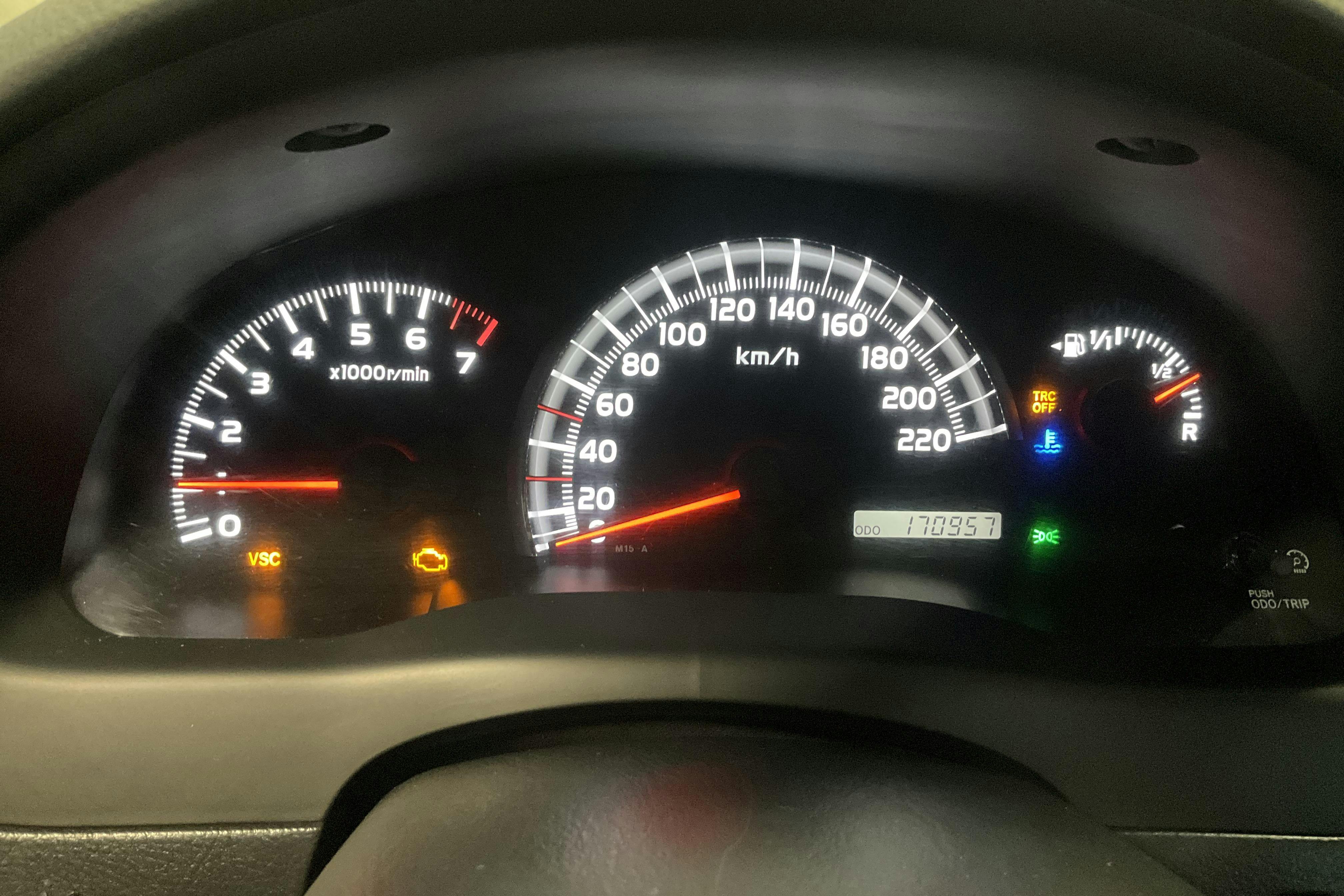 Presentationsfoto 12 av 12: Toyota Avensis Verso 2.0 (150hk) - 17 096 mil - Manuell - Dark Red - 2004