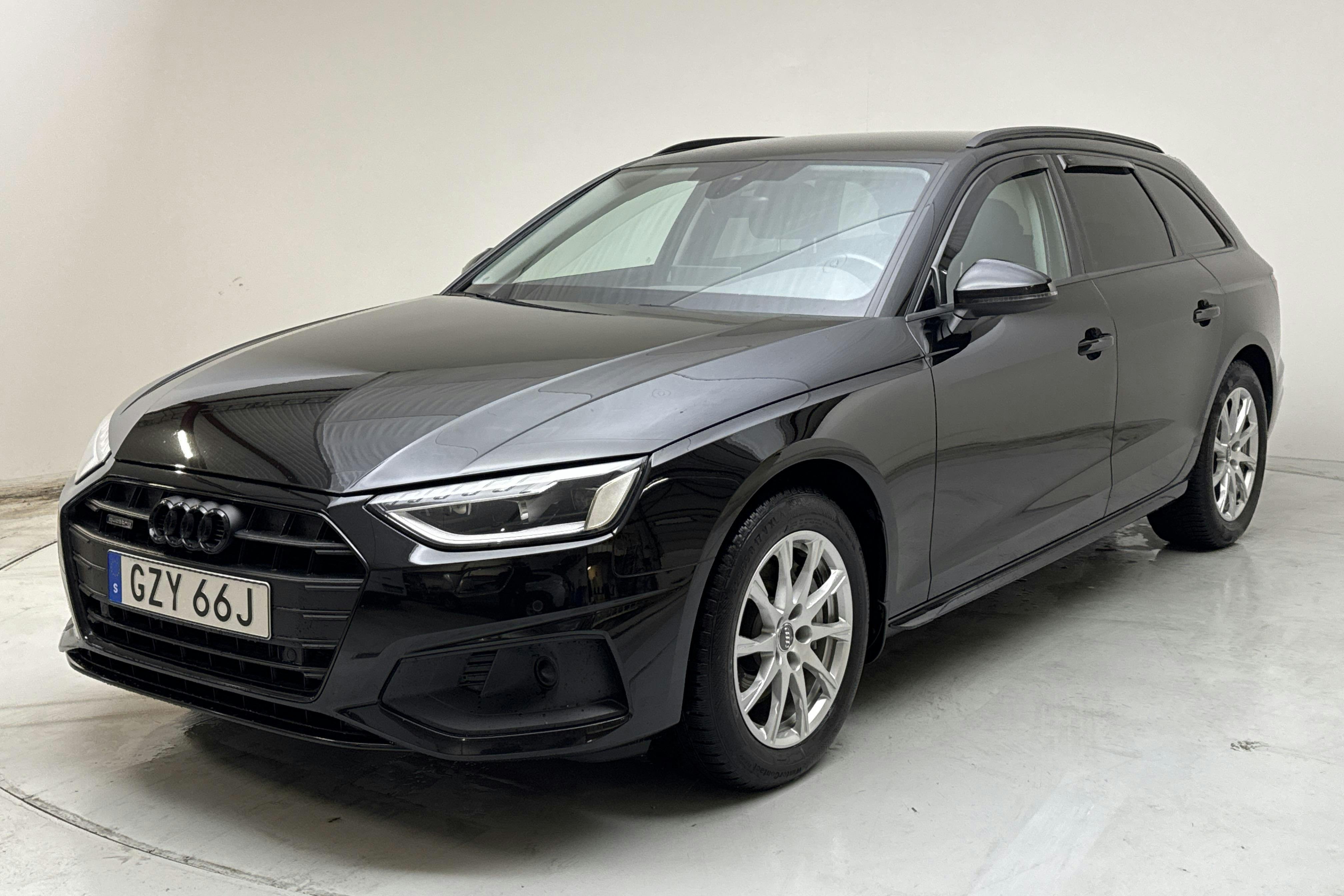 Presentation photo 1 of 18: Audi A4 Avant 40 TDI quattro (190hk) - 127 380 km - Automatic - black - 2020