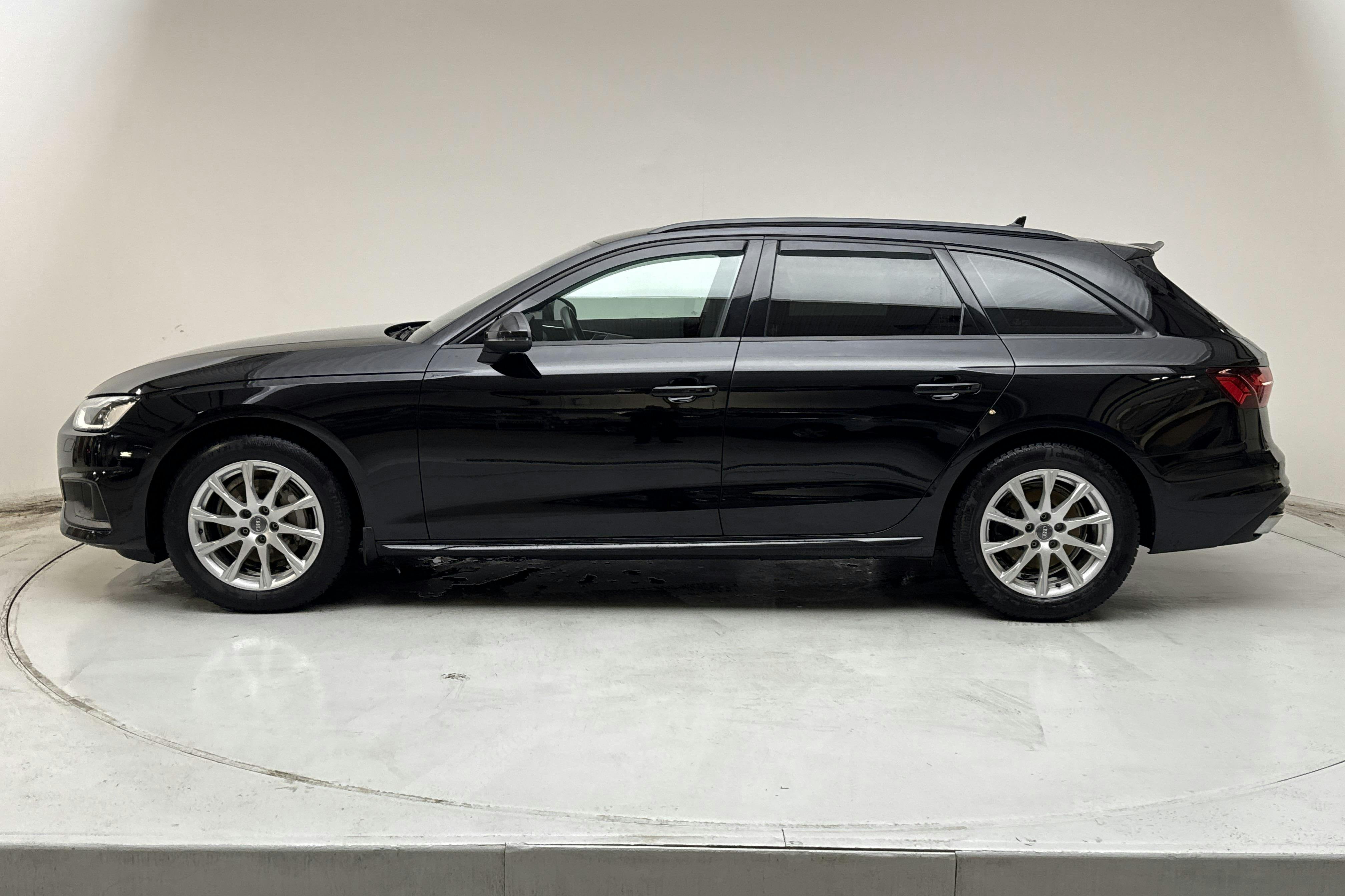 Presentation photo 2 of 18: Audi A4 Avant 40 TDI quattro (190hk) - 127 380 km - Automatic - black - 2020