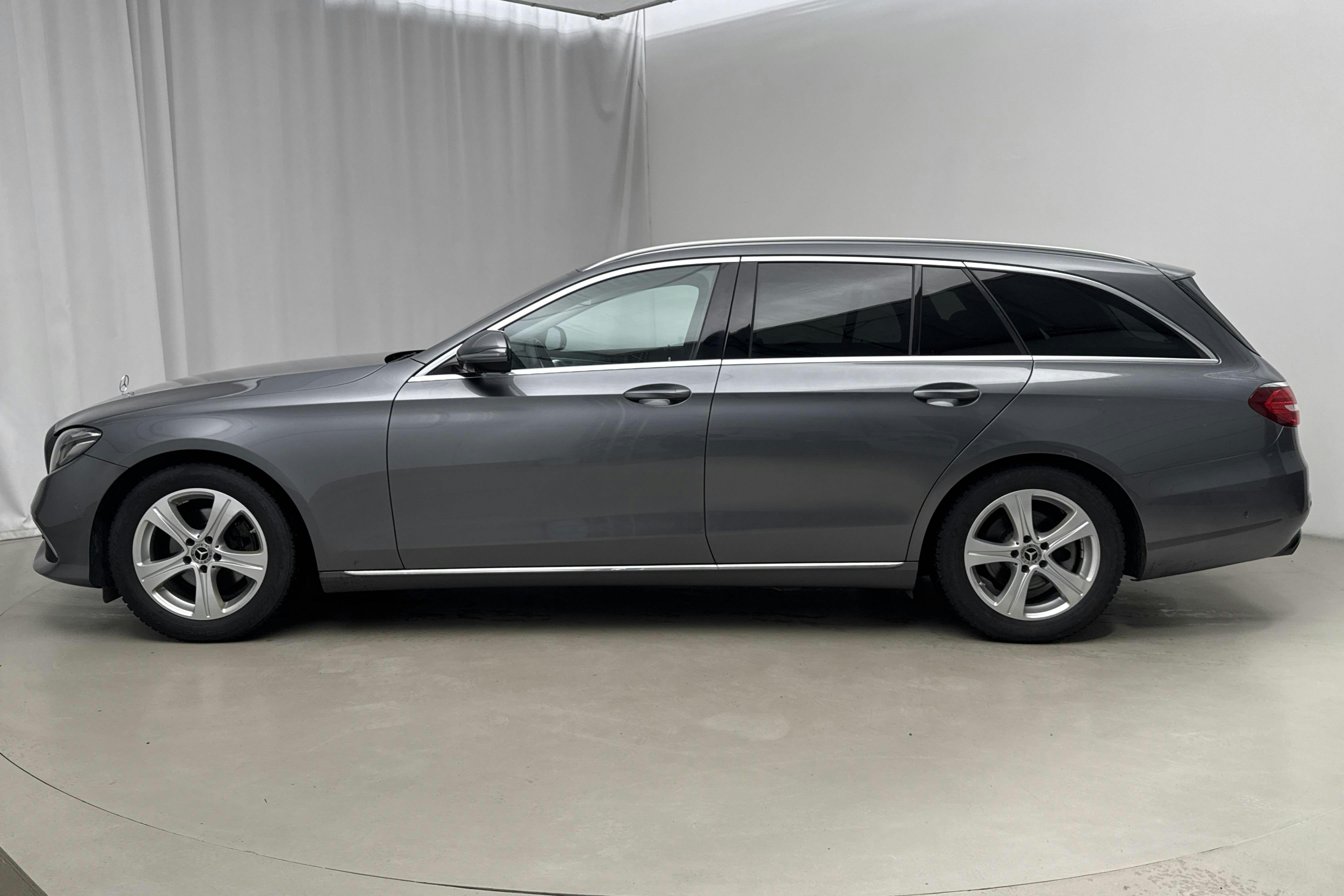 Esitlusfoto 2 aadressil 17: Mercedes E 200 d Kombi S213 (160hk) - 143 140 km - Automaatne - hall - 2019