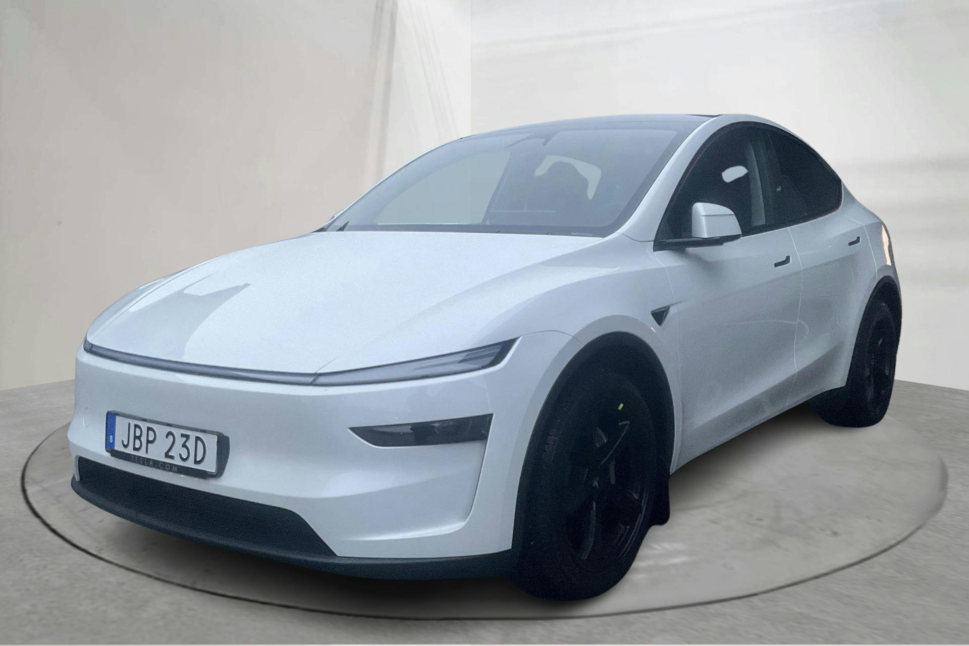 Presentationsfoto 1 av 22: Tesla Model Y Long Range Dual Motor AWD - 332 mil - Automat - vit - 2025
