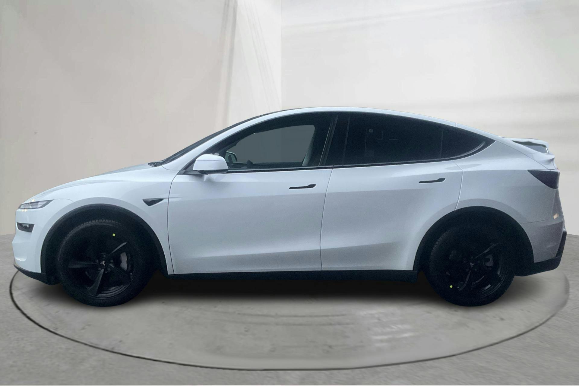 Presentationsfoto 2 av 22: Tesla Model Y Long Range Dual Motor AWD - 332 mil - Automat - vit - 2025