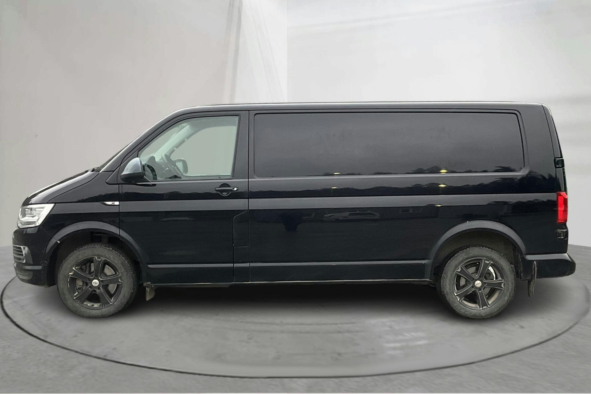 Presentation photo 2 of 13: VW Transporter T6 2.0 TDI BMT Skåp 4MOTION (150hk) - 228 020 km - Automatic - black - 2017