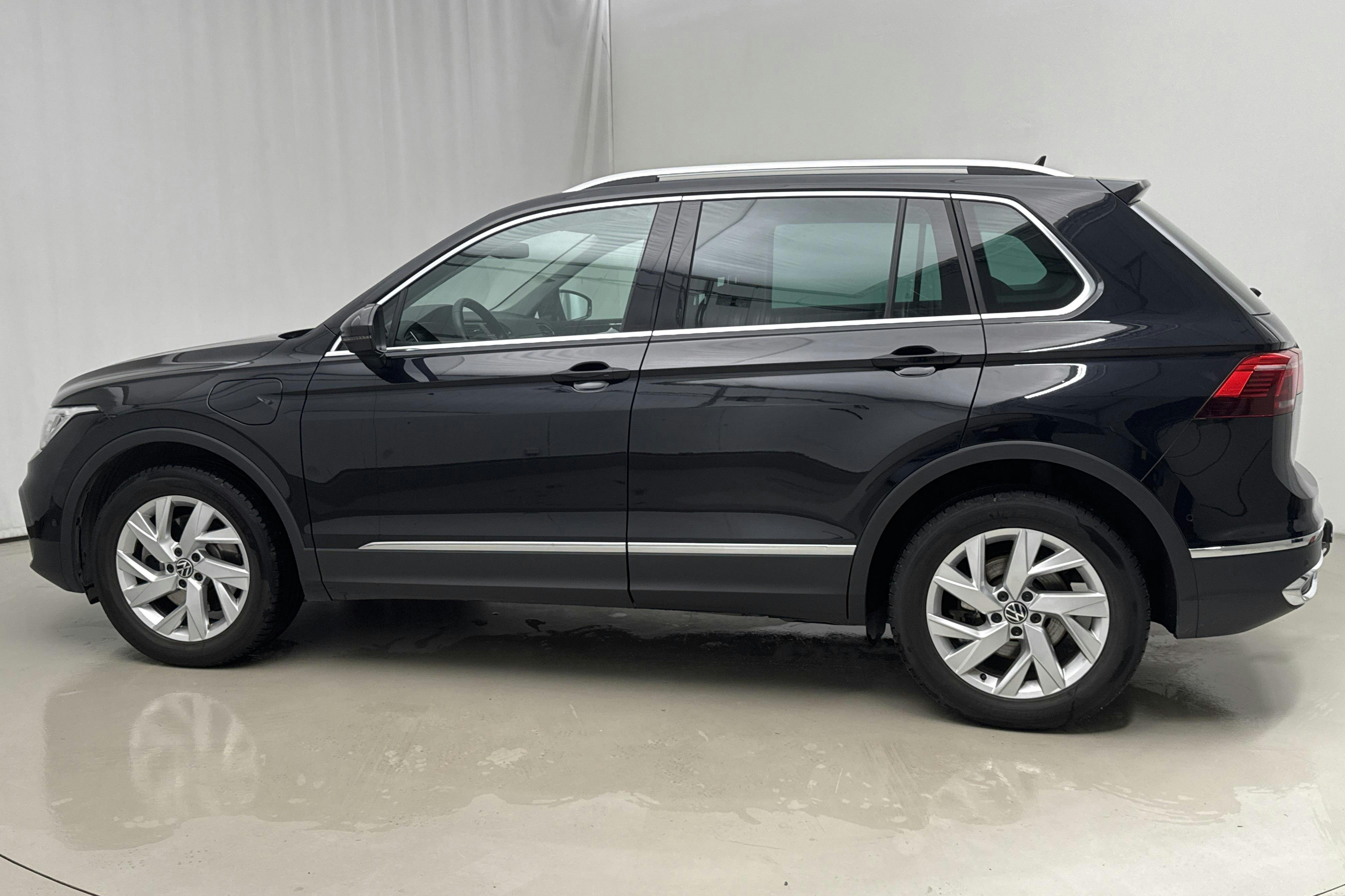 Esittelykuva 2 osoitteesta 18: VW Tiguan 1.4 TSI eHybrid (245hk) - 45 280 km - Automaattinen - musta - 2022