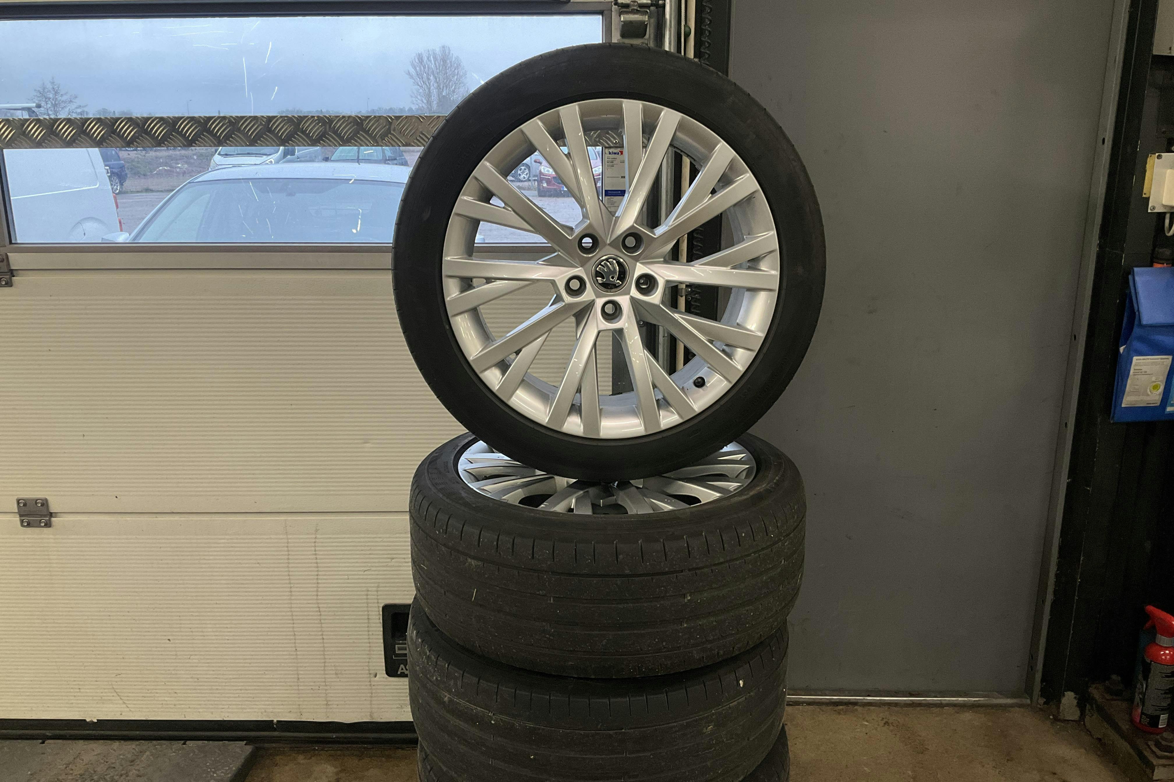 Esitlusfoto 20 aadressil 20: Skoda Superb 1.4 TSI PHEV Kombi (218hk) - 203 110 km - Automaatne - hall - 2021