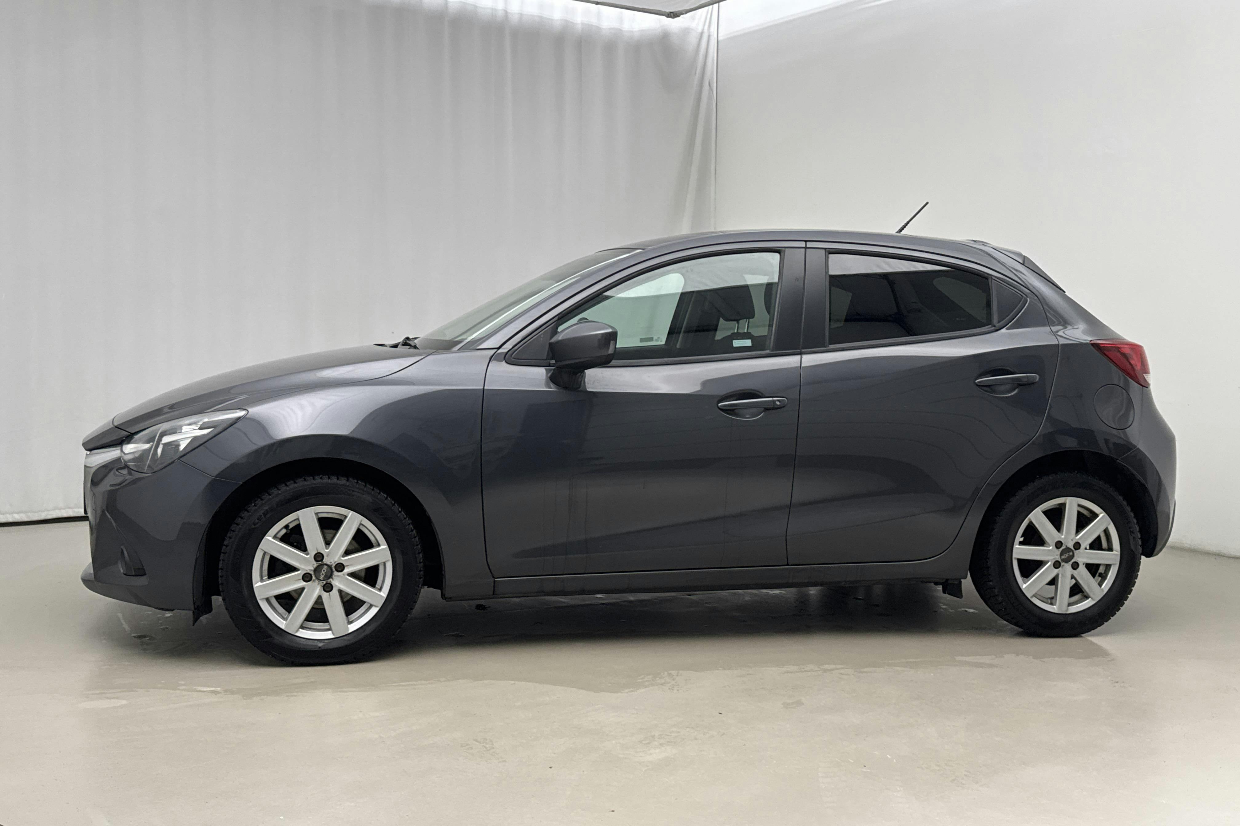 Presentation photo 2 of 17: Mazda 2 1.5 5dr (90hk) - 178 300 km - Manual - gray - 2016