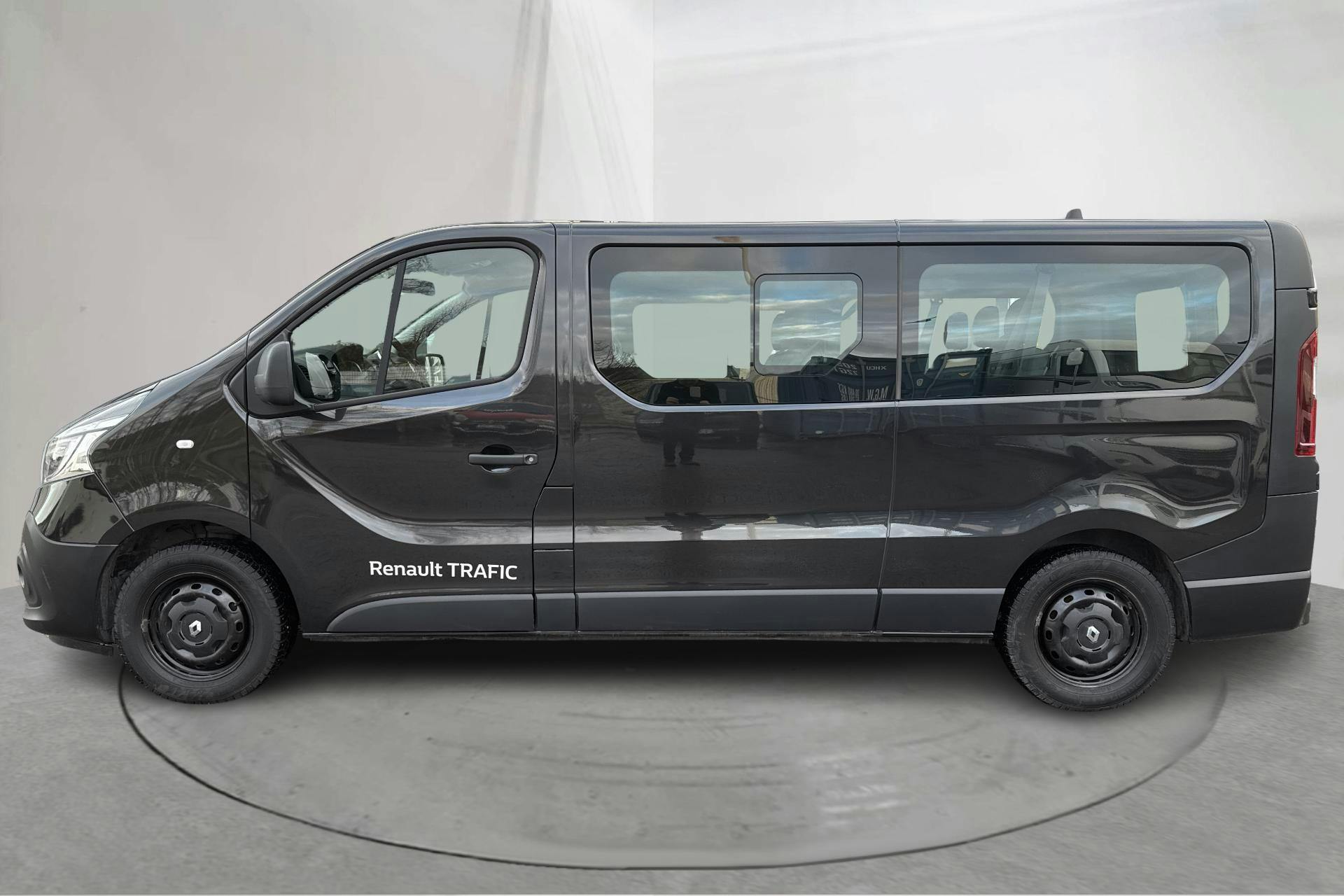 Presentationsfoto 2 av 17: Renault Trafic Grand Kombi 2.0 dCi (145hk) - 11 835 mil - Automat - svart - 2021