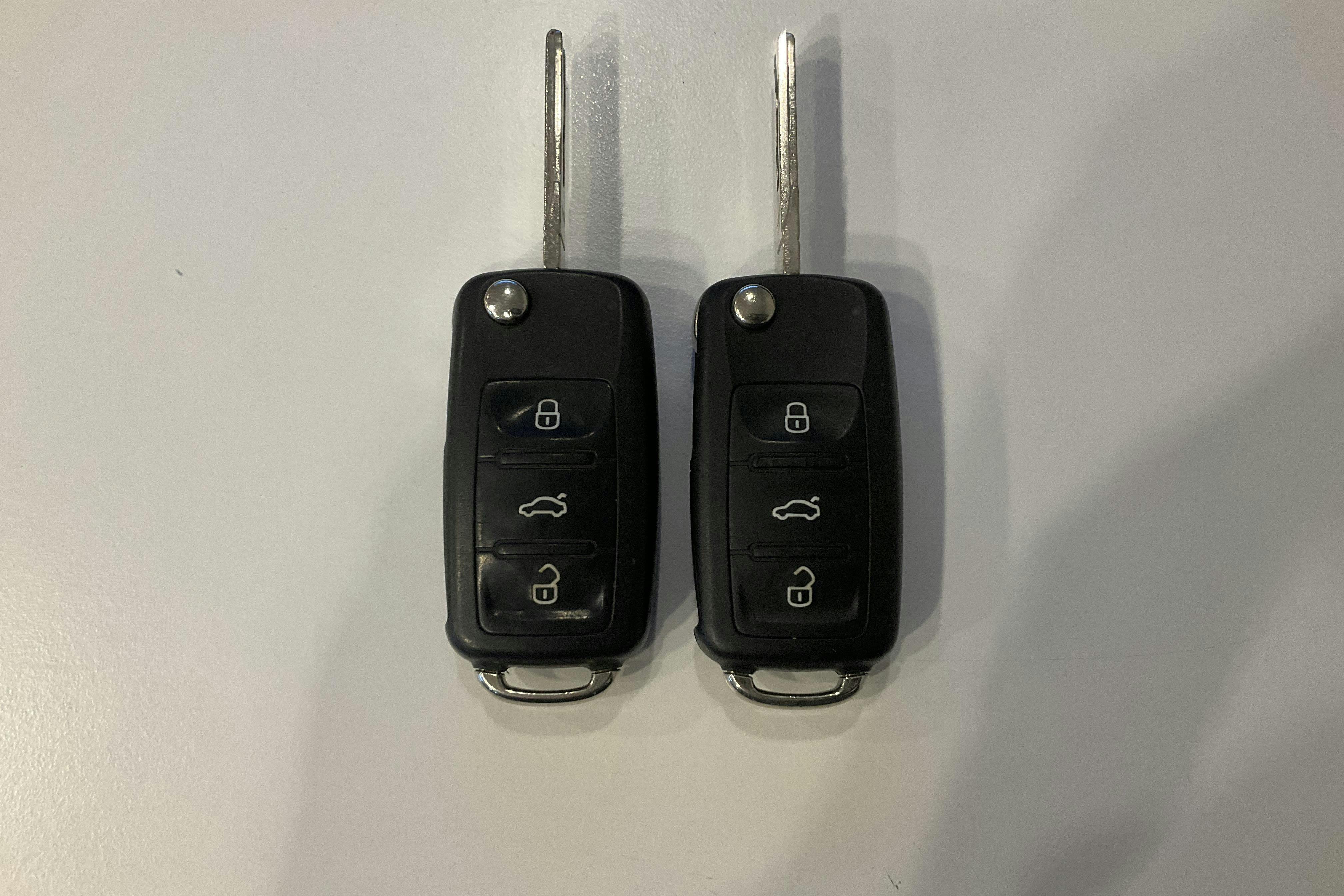 Presentationsfoto 17 av 17: VW Golf VI 1.6 TDI BlueMotion Technology 5dr (105hk) - 12 883 mil - Manuell - Dark Blue - 2012