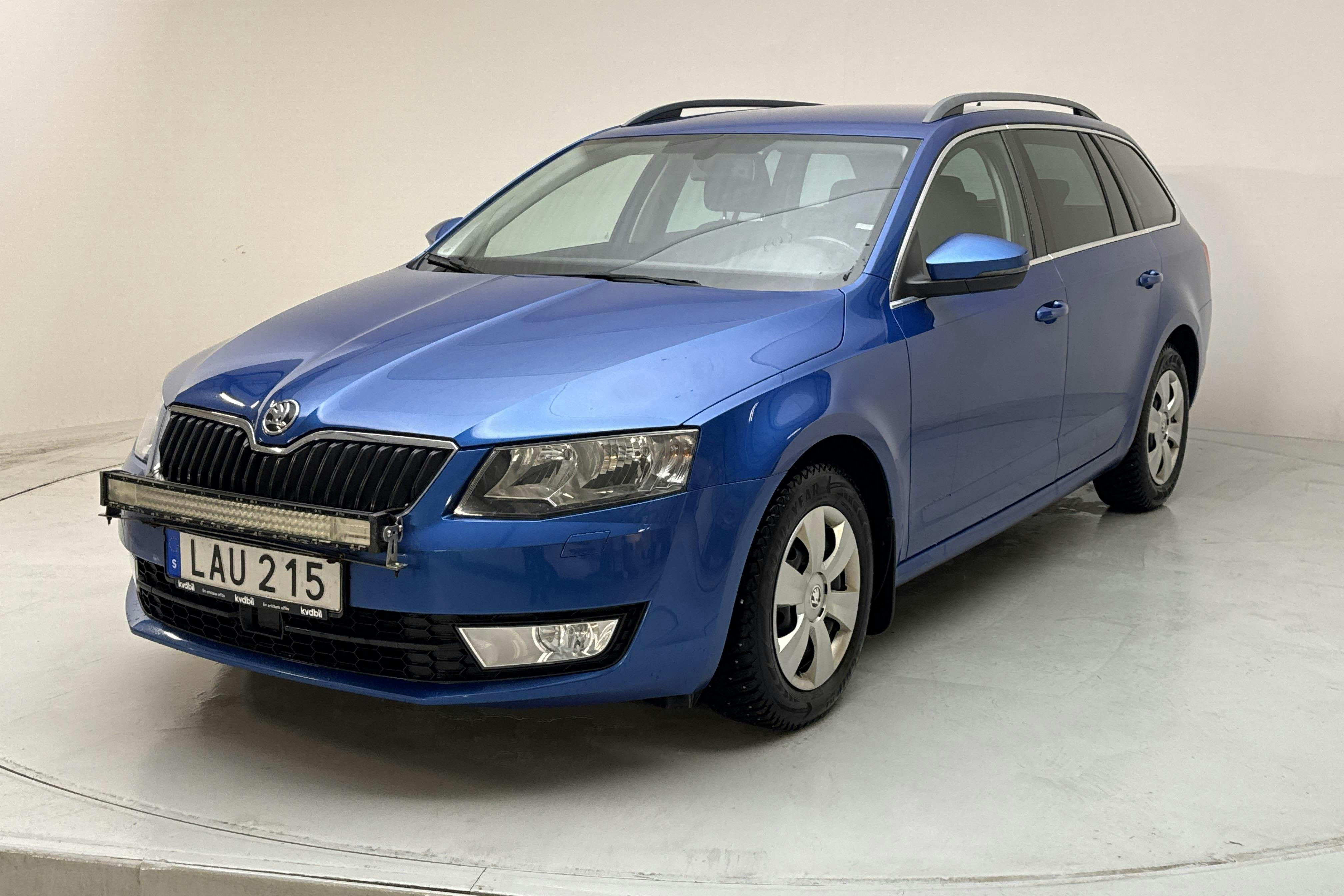 Presentationsfoto 1 av 13: Skoda Octavia III 1.2 TSI Combi (110hk) - 16 978 mil - Automat - blå - 2016