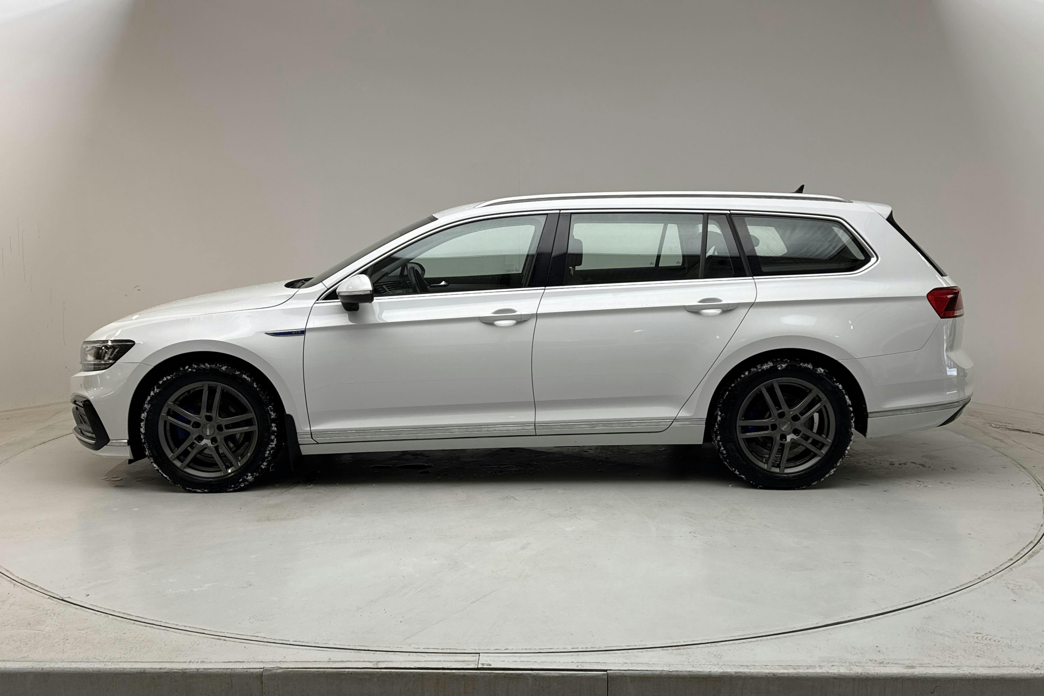 Presentation photo 2 of 17: VW Passat 1.4 GTE Sportscombi (218hk) - 93 430 km - Automatic - white - 2023