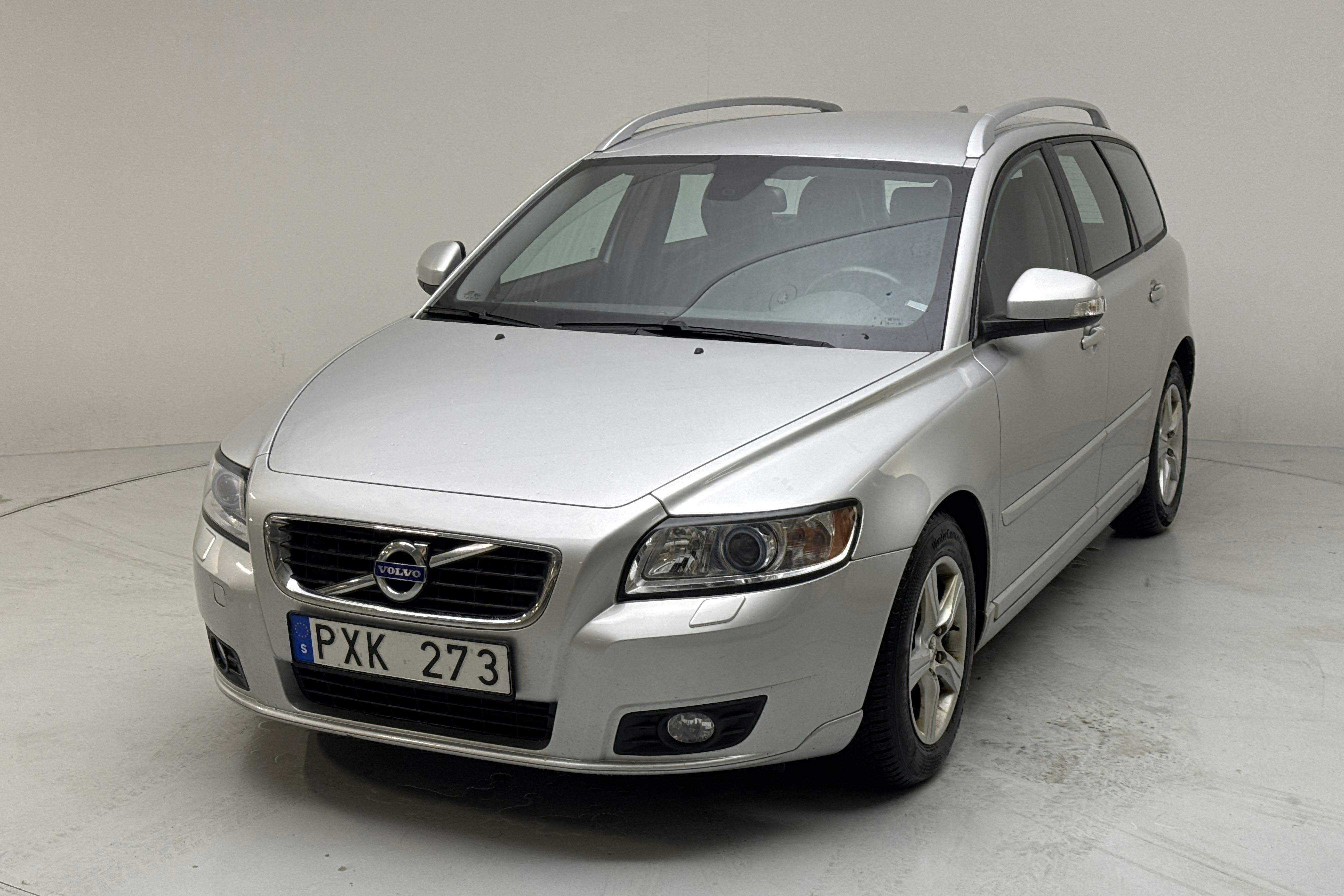 Esittelykuva 1 osoitteesta 13: Volvo V50 D2 (115hk) - 246 270 km - Manuaalinen - Light Grey - 2012
