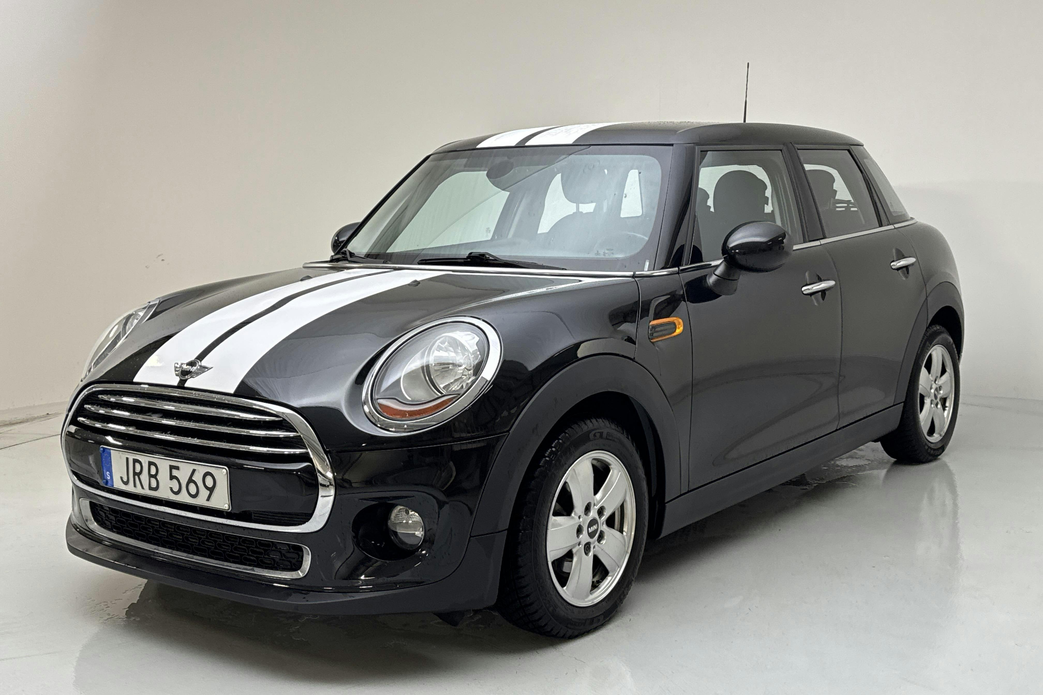 Esittelykuva 1 osoitteesta 12: MINI Cooper Hatch 5dr (136hk) - 38 200 km - Manuaalinen - musta - 2016