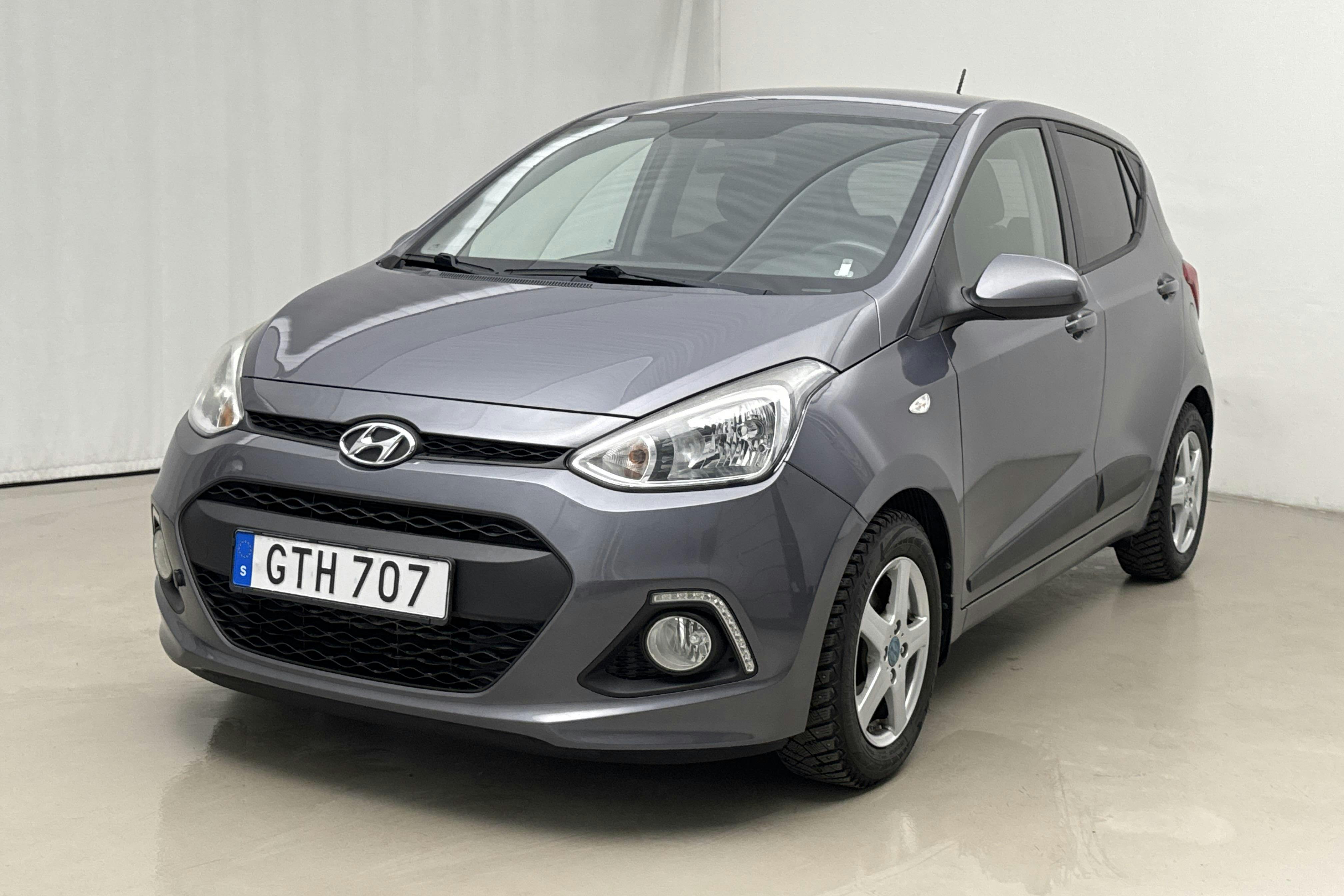 Hyundai i10 1.0 (66hk) - 7 329 mil - Manuell - Dark Grey - 2016