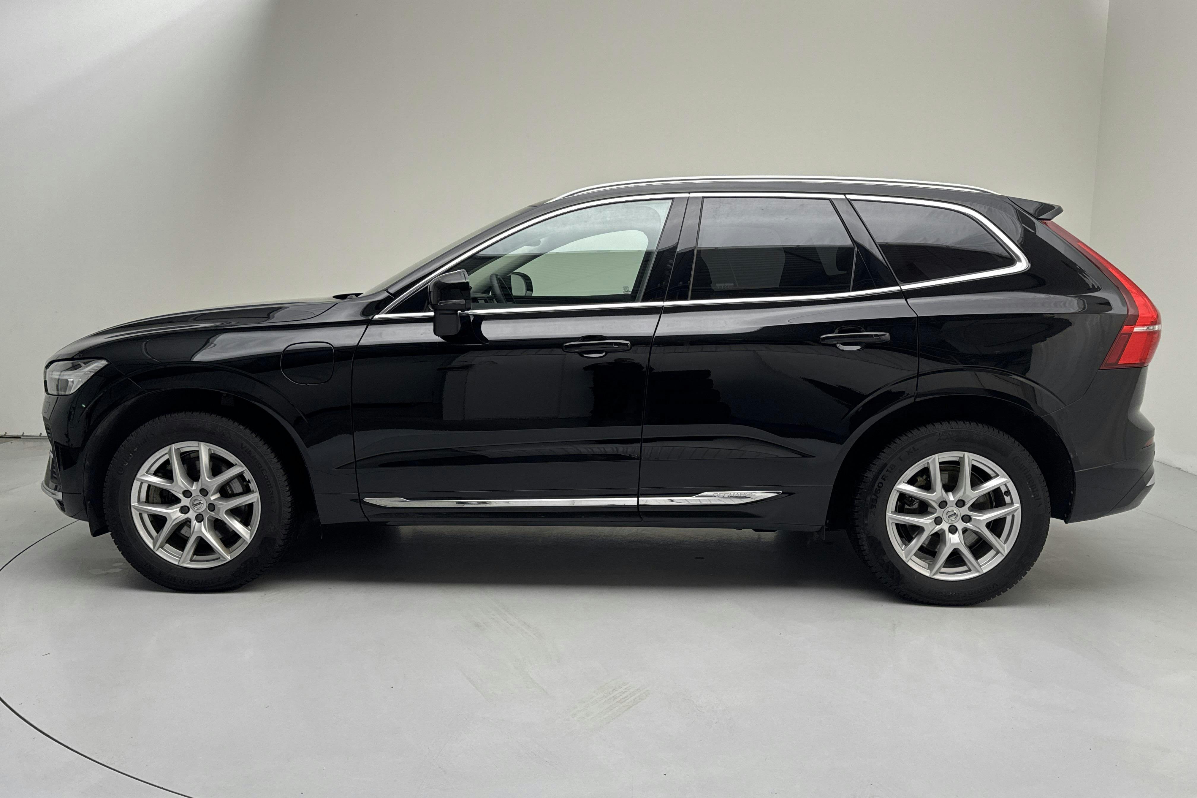 Zdjęcie prezentacyjne 2 z 19: Volvo XC60 T6 AWD Recharge (350hk) - 76 610 km - Automatyczna - czarny - 2023
