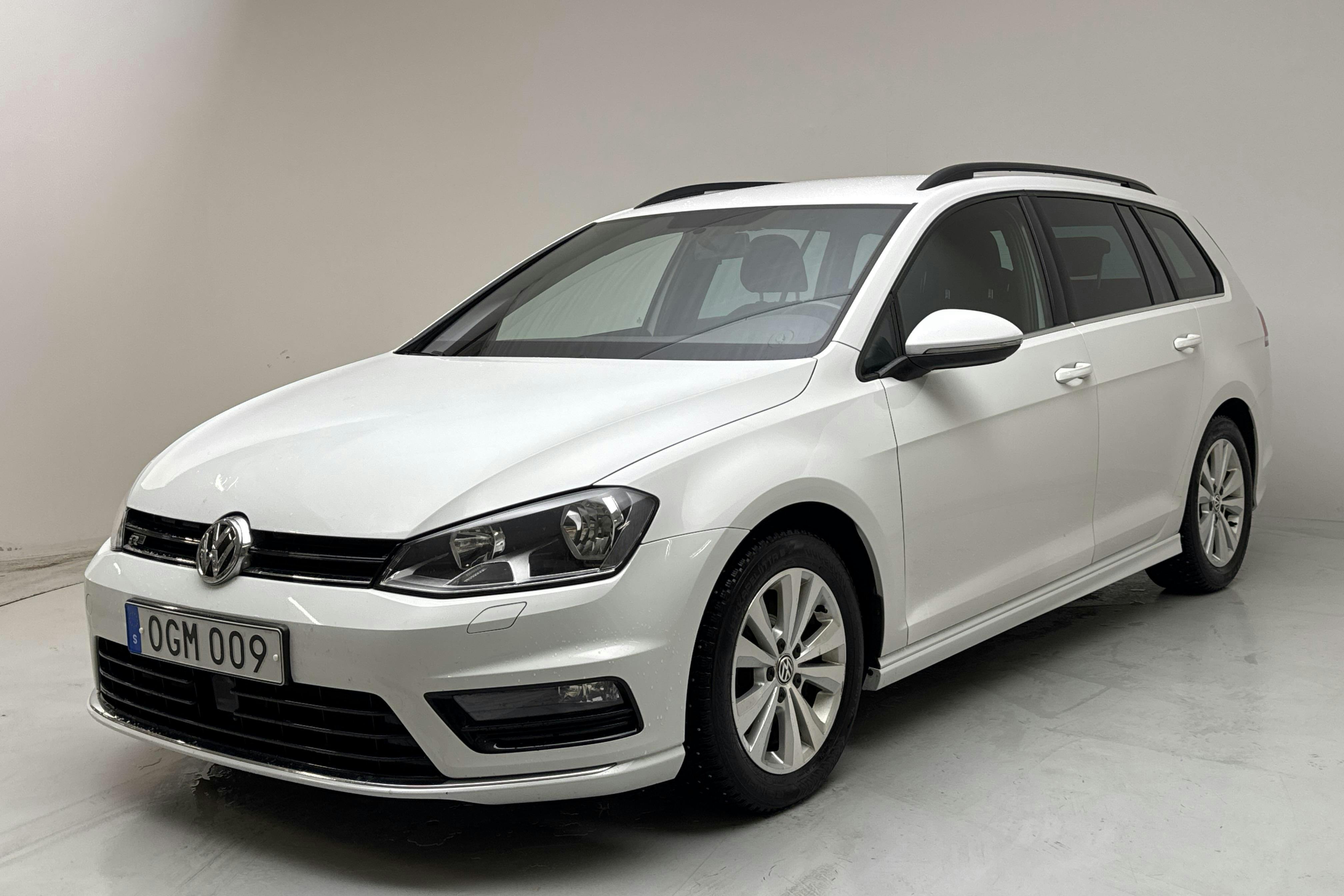 Presentation photo 1 of 14: VW Golf VII 1.4 TSI Sportscombi (150hk) - 113 690 km - Manual - white - 2017