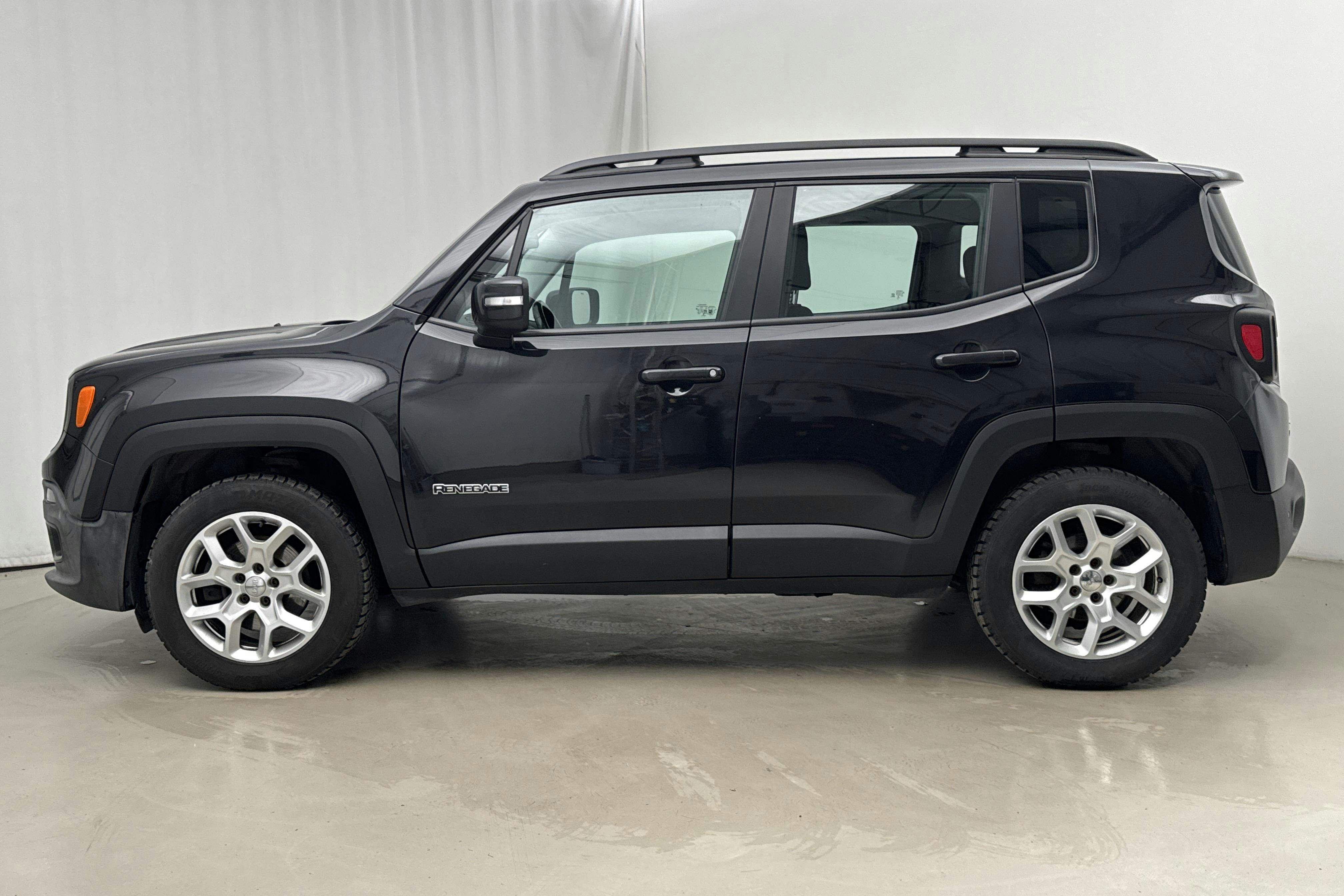 Esittelykuva 2 osoitteesta 14: Jeep Renegade 2.0 MultiJet 4WD (140hk) - 142 230 km - Manuaalinen - musta - 2015