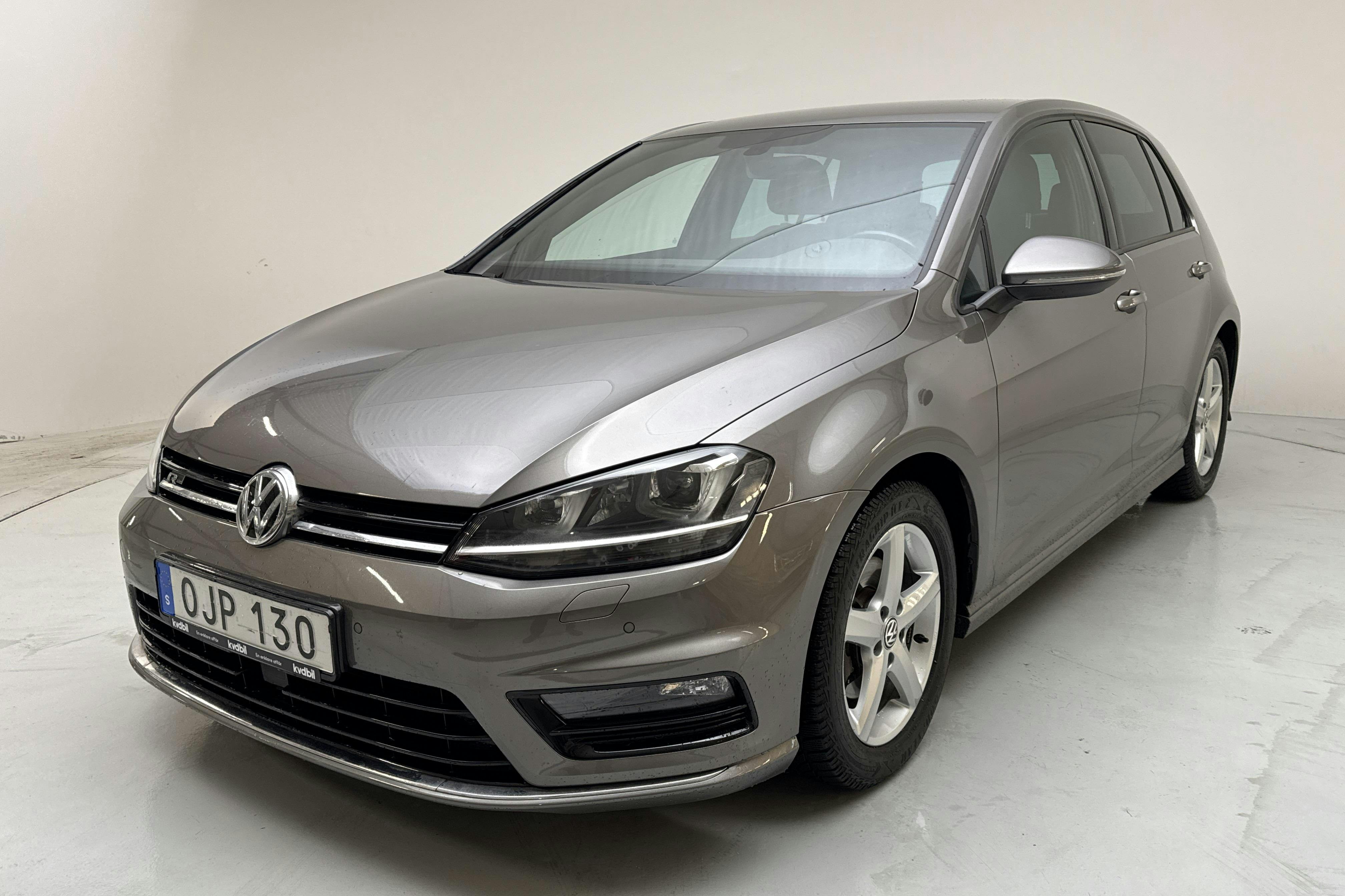 Presentationsfoto 1 av 13: VW Golf VII 1.4 TSI 5dr (150hk) - 4 038 mil - Automat - grå - 2017