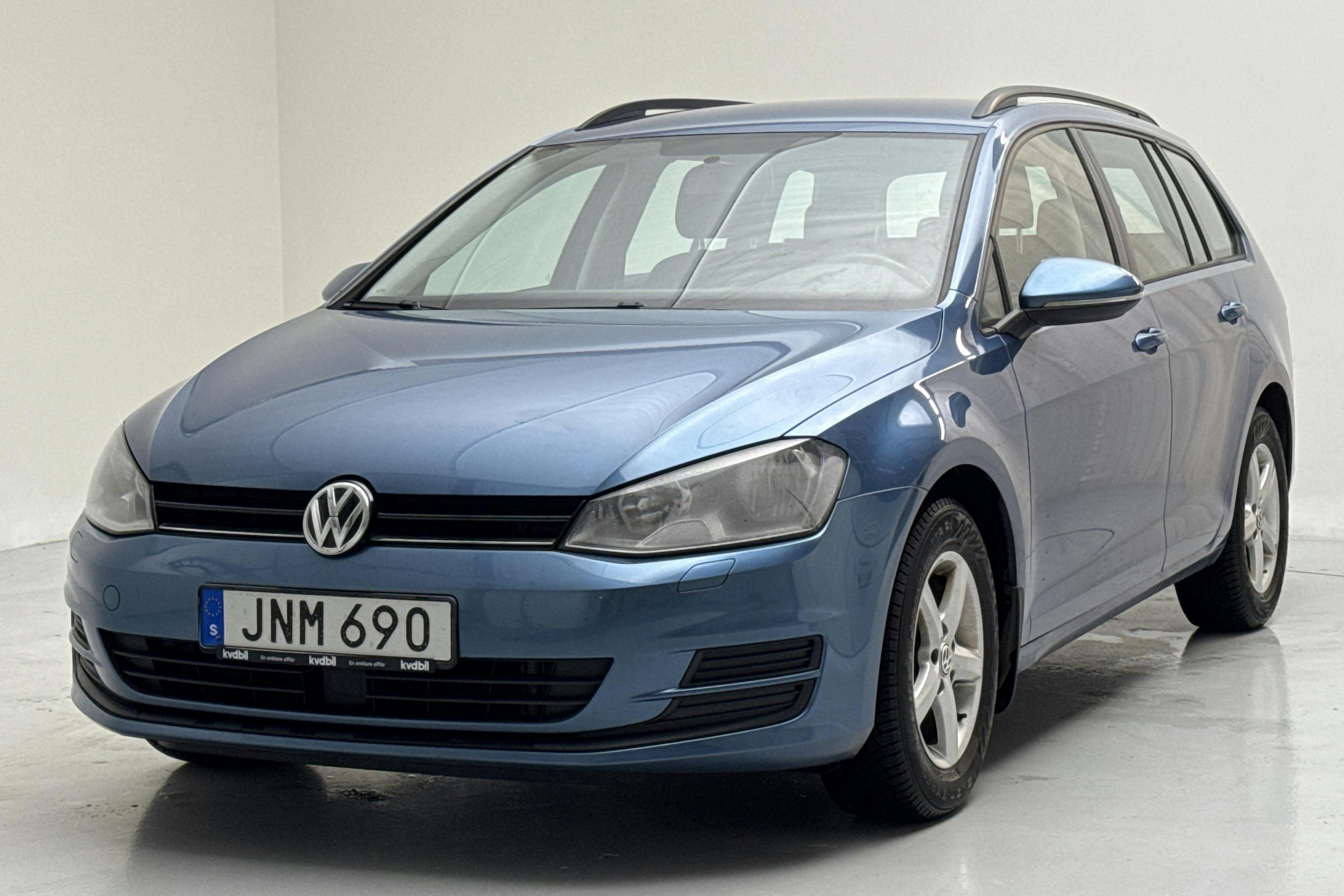 Presentationsfoto 1 av 13: VW Golf VII 1.2 TSI Sportscombi (105hk) - 16 578 mil - Manuell - blå - 2015