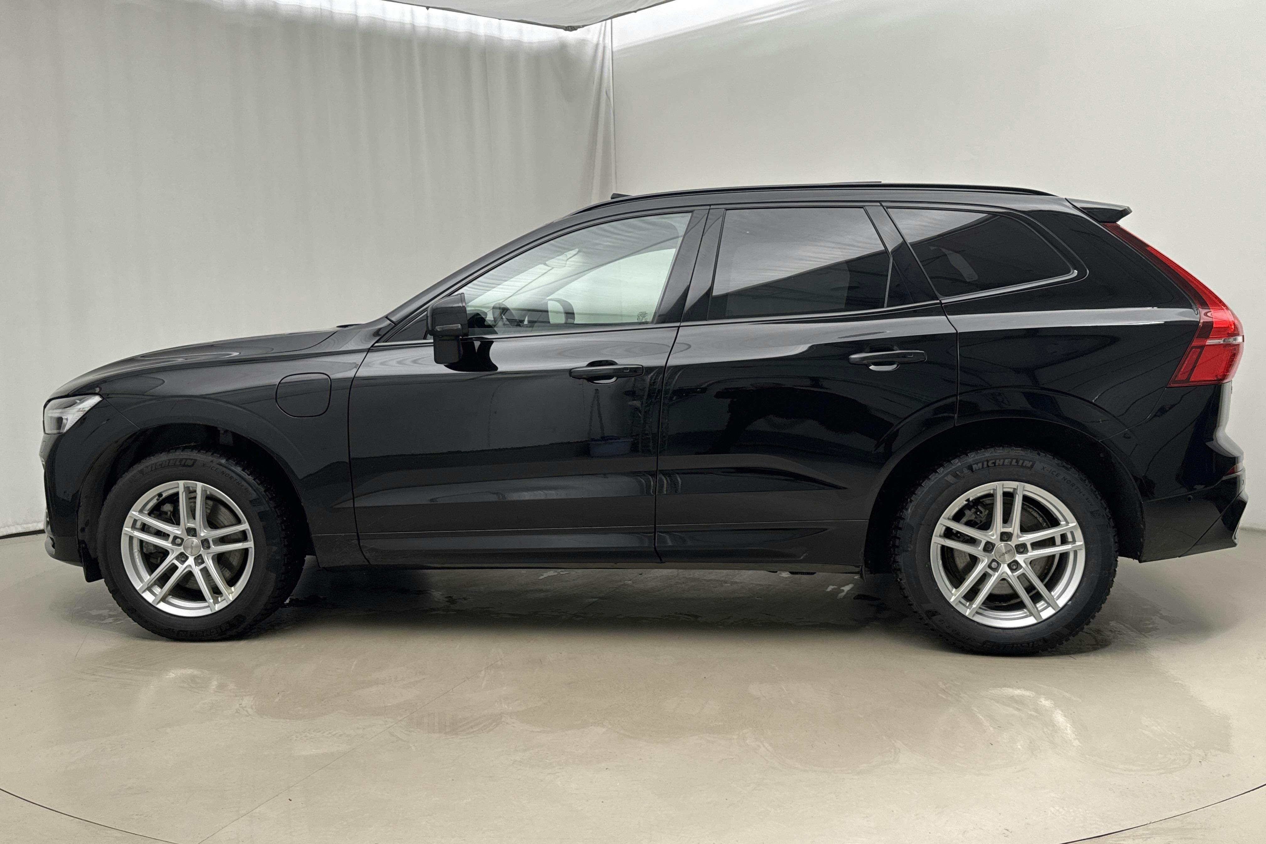 Zdjęcie prezentacyjne 2 z 25: Volvo XC60 T6 AWD Recharge (350hk) - 127 200 km - Automatyczna - czarny - 2023